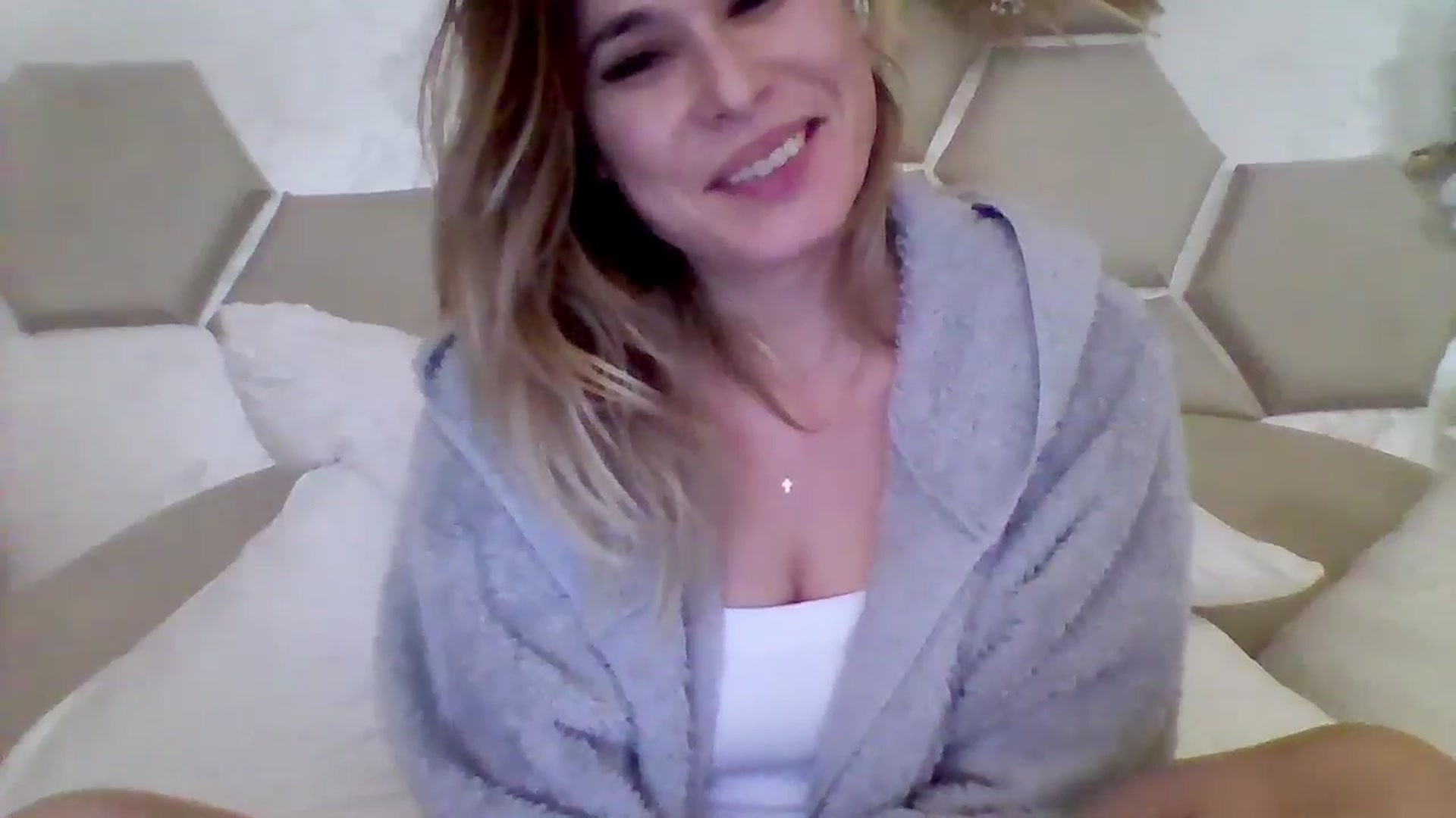 Gallery image thumbnail from Isa__'s myfreecams stream on, 11/26/2024, 18:50 image 2 of 20