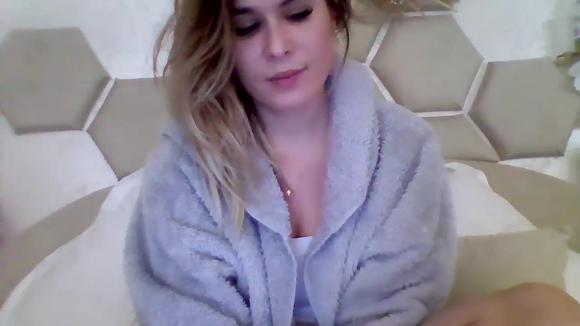 Gallery image thumbnail from Isa__'s myfreecams stream on, 11/26/2024, 20:31 image 14 of 20