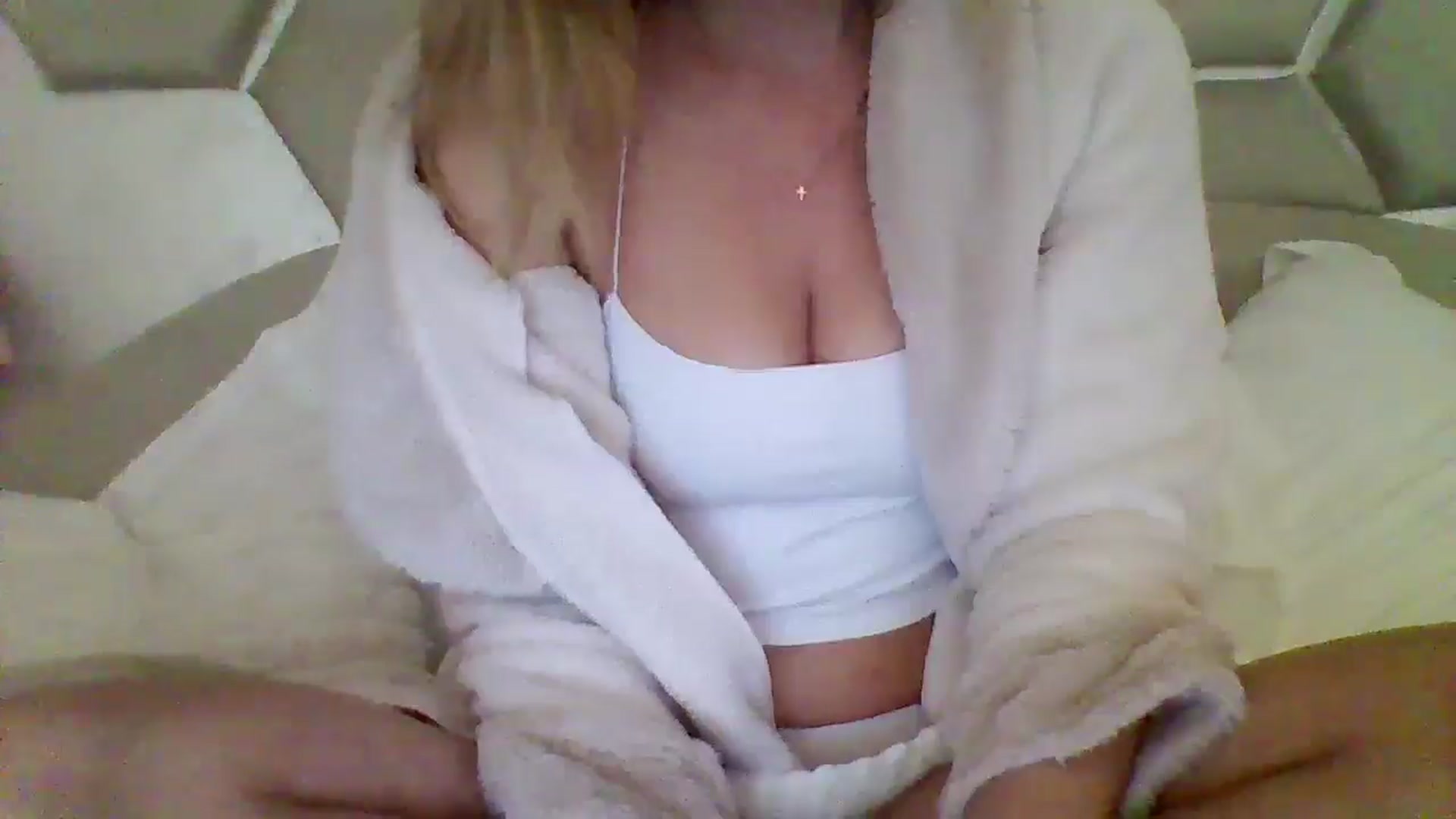 Gallery image thumbnail from Isa__'s myfreecams stream on, 11/27/2024, 12:23 image 5 of 20