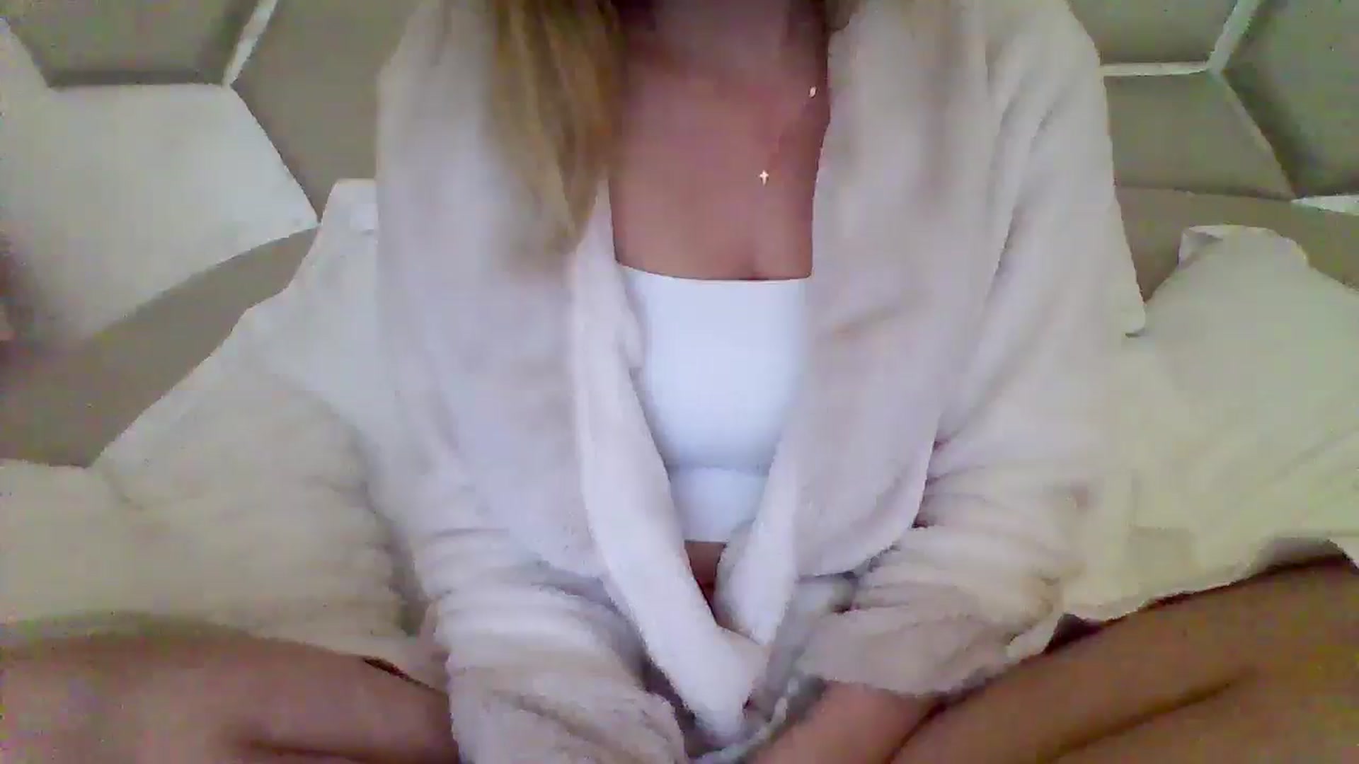 Gallery image thumbnail from Isa__'s myfreecams stream on, 11/27/2024, 12:23 image 4 of 20