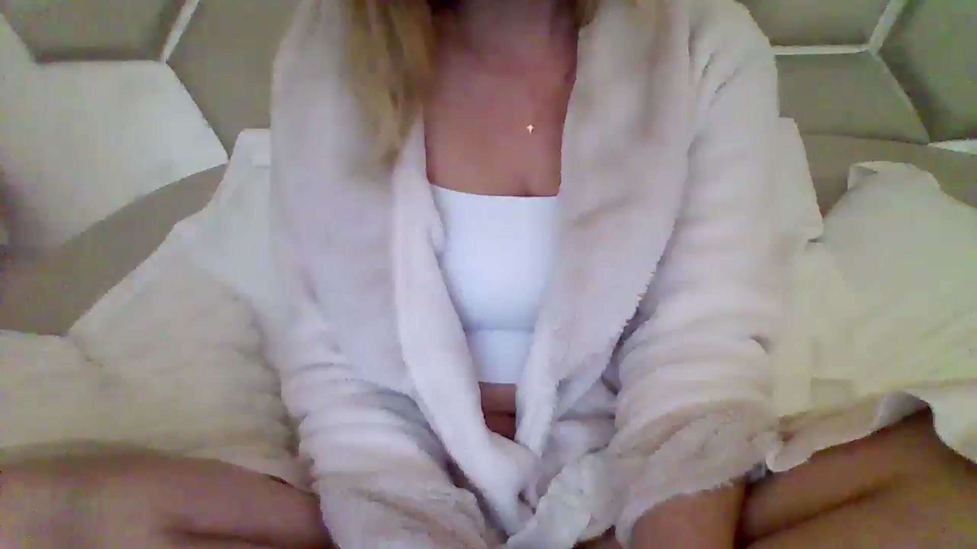 Gallery image thumbnail from Isa__'s myfreecams stream on, 11/27/2024, 12:23 image 3 of 20