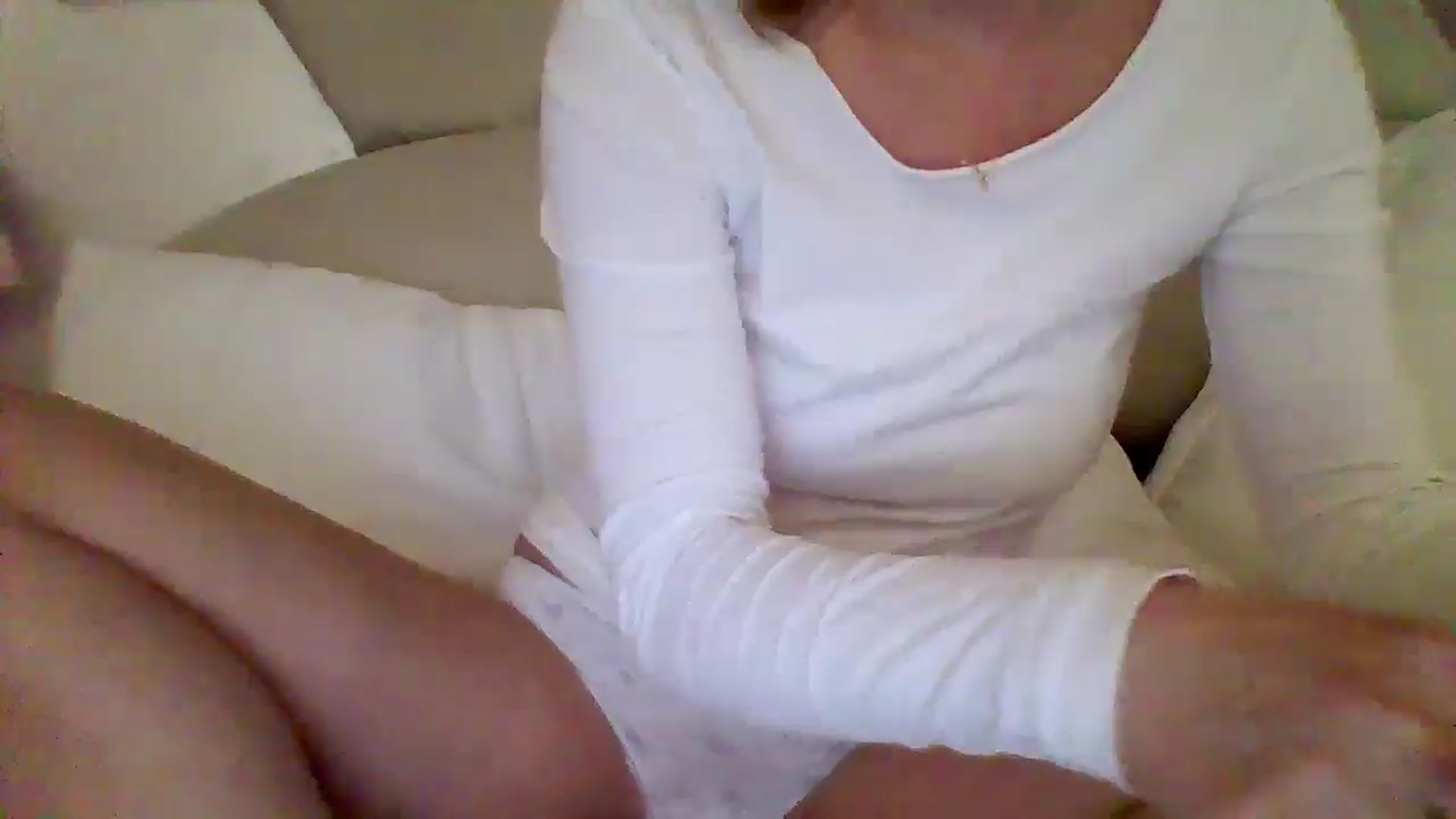 Gallery image thumbnail from Isa__'s myfreecams stream on, 11/30/2024, 22:33 image 20 of 20