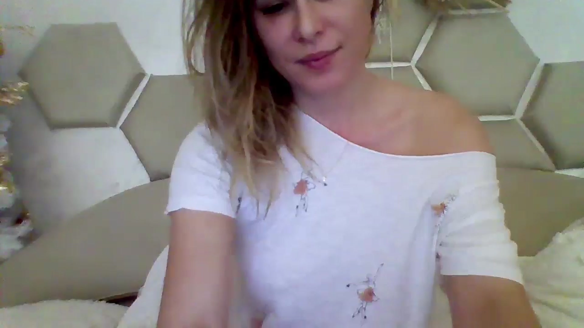 Gallery image thumbnail from Isa__'s myfreecams stream on, 12/11/2024, 16:40 image 11 of 20
