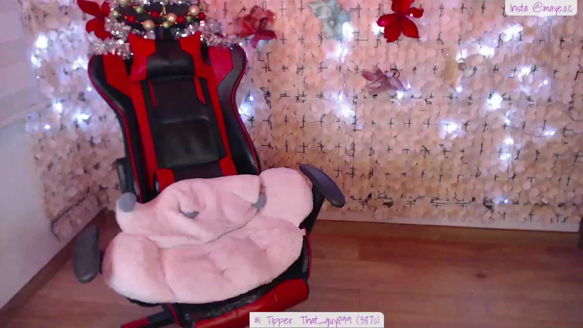 Gallery image thumbnail from Isabela_1's myfreecams stream on, 12/24/2022, 23:34 image 10 of 20