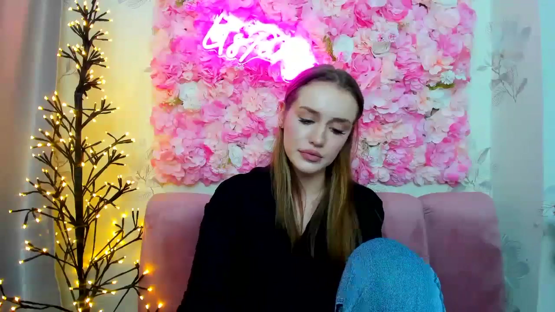 Gallery image thumbnail from IsabellRrose's myfreecams stream on, 01/06/2024, 17:58 image 5 of 20