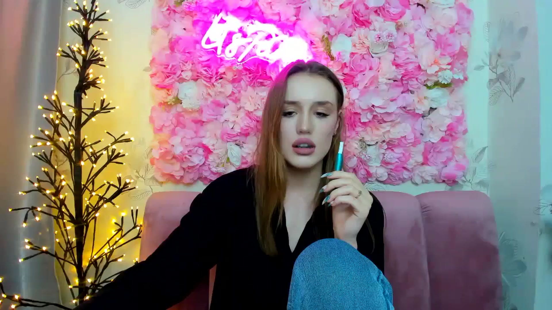 Gallery image thumbnail from IsabellRrose's myfreecams stream on, 01/06/2024, 17:58 image 4 of 20
