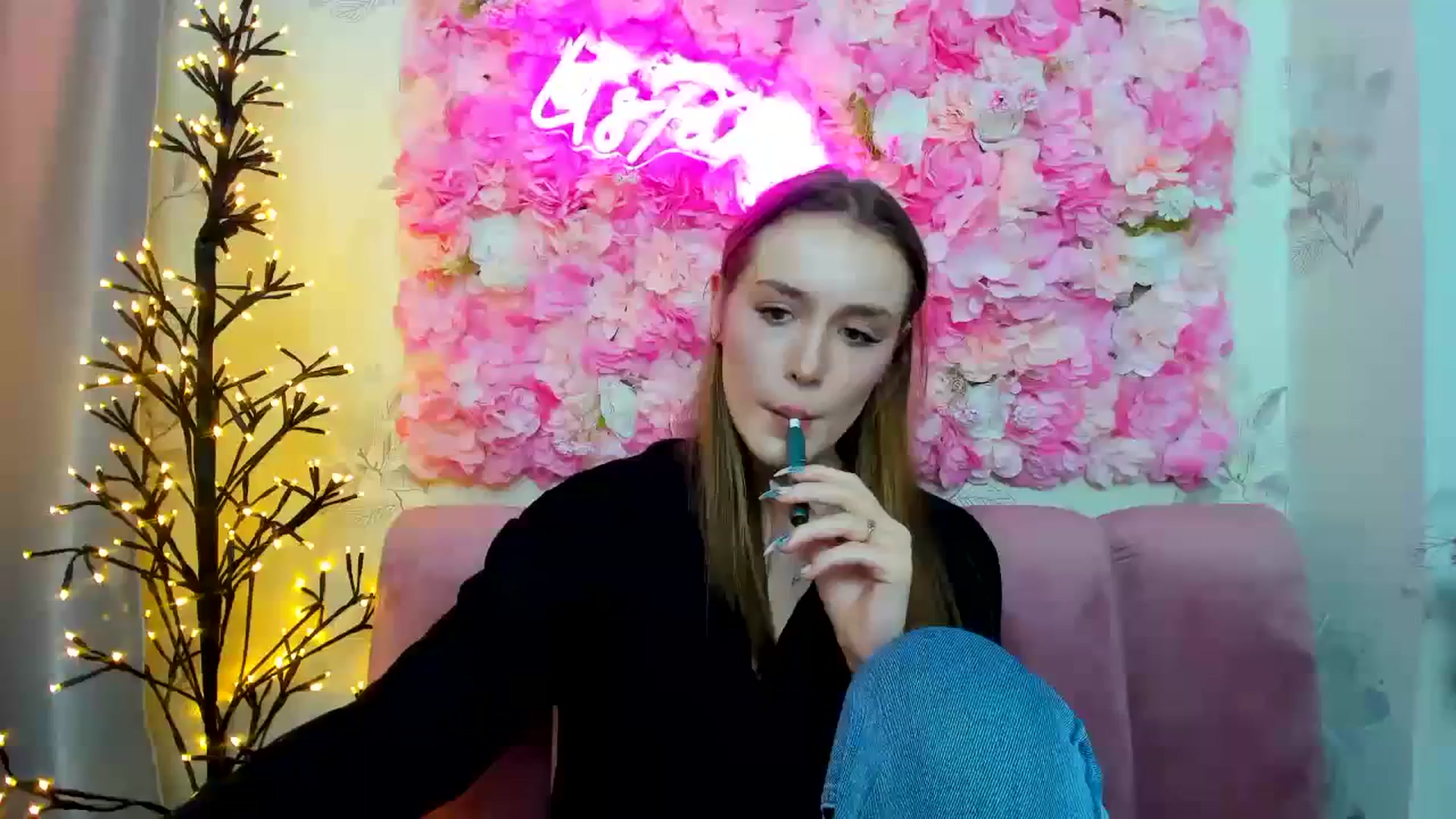 Gallery image thumbnail from IsabellRrose's myfreecams stream on, 01/06/2024, 17:58 image 7 of 20