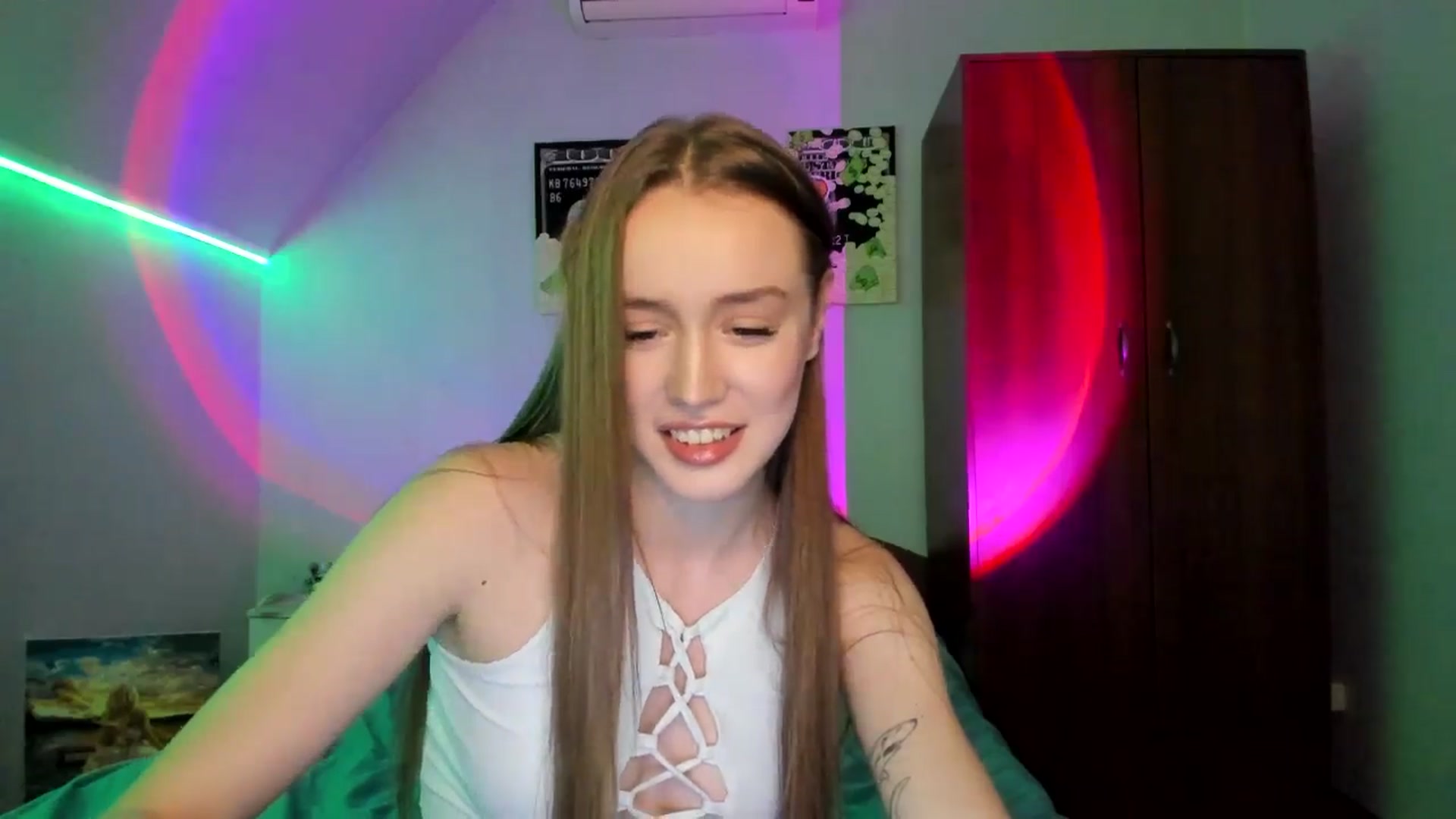 Gallery image thumbnail from IsabellRrose's myfreecams stream on, 11/18/2024, 16:31 image 7 of 20