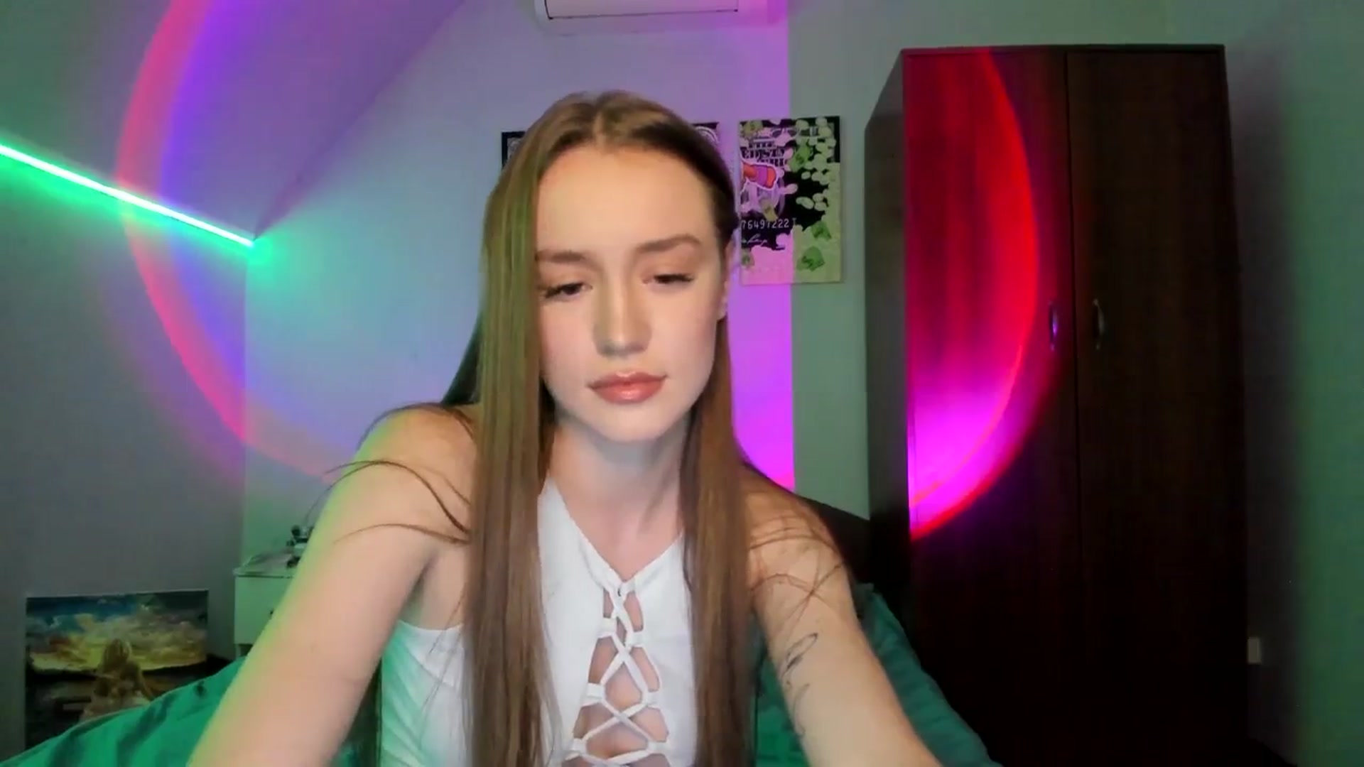 Gallery image thumbnail from IsabellRrose's myfreecams stream on, 11/18/2024, 16:31 image 3 of 20