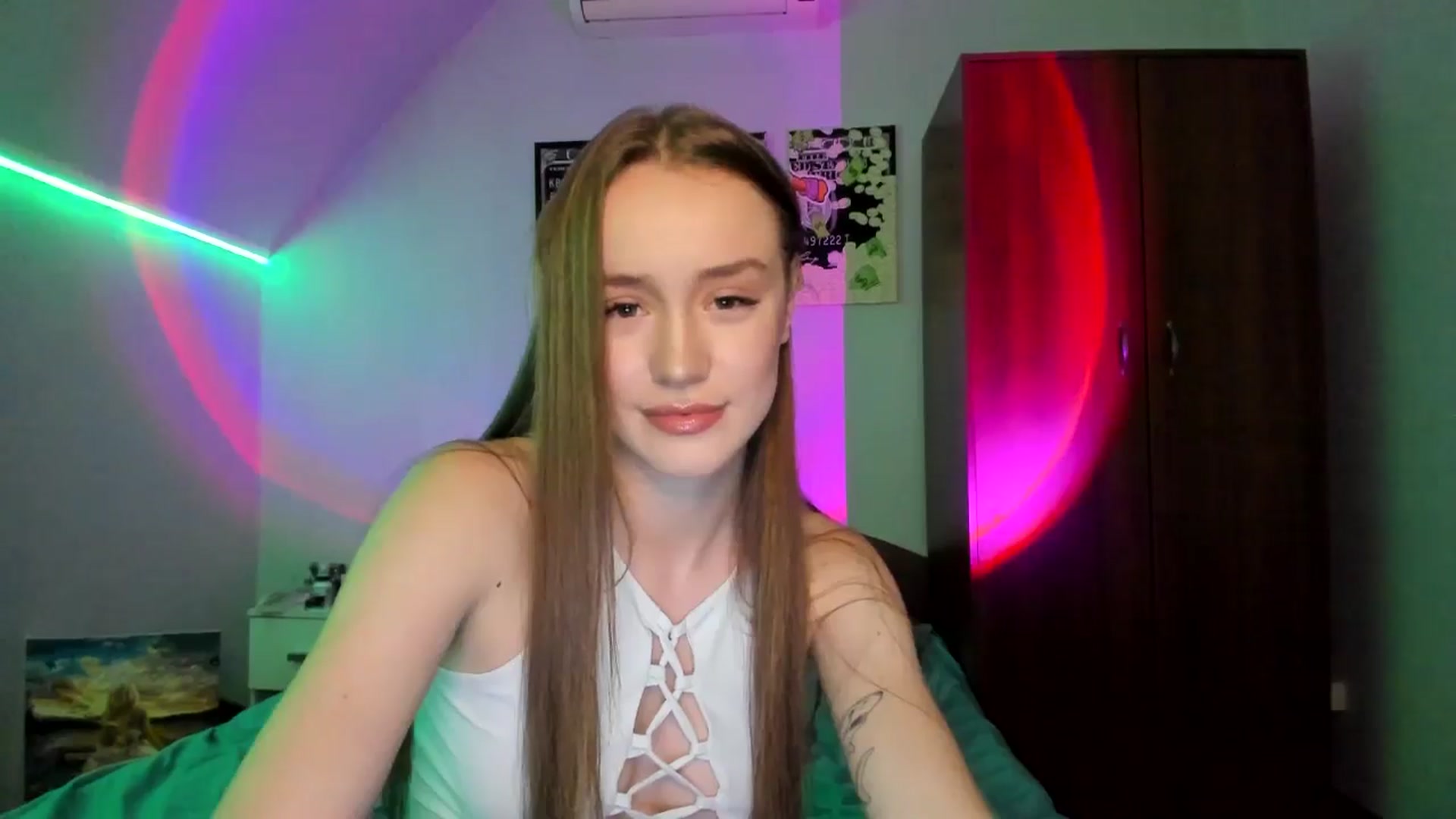 Gallery image thumbnail from IsabellRrose's myfreecams stream on, 11/18/2024, 16:31 image 5 of 20