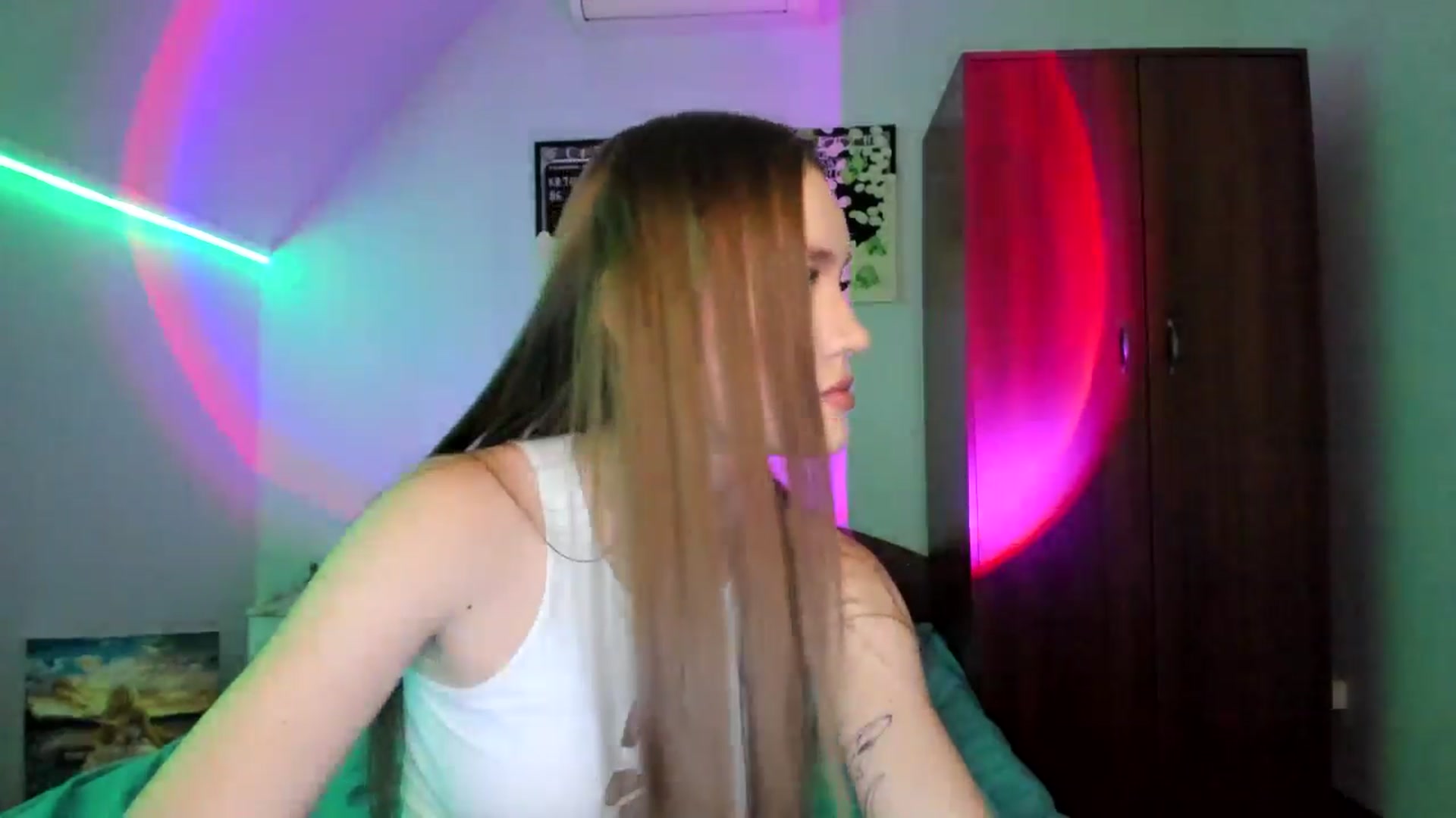 Gallery image thumbnail from IsabellRrose's myfreecams stream on, 11/18/2024, 16:31 image 4 of 20