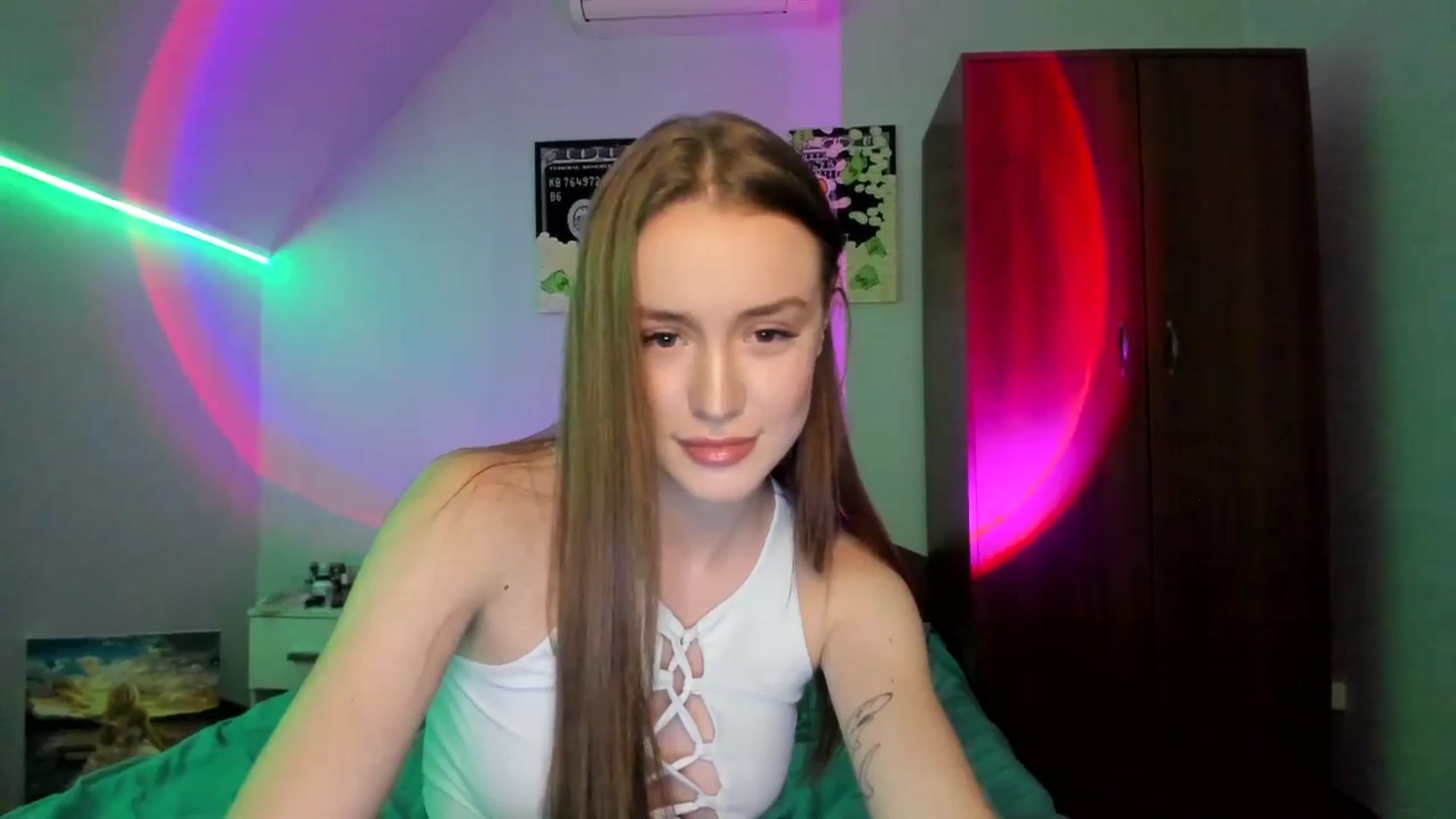 Gallery image thumbnail from IsabellRrose's myfreecams stream on, 11/18/2024, 16:31 image 12 of 20
