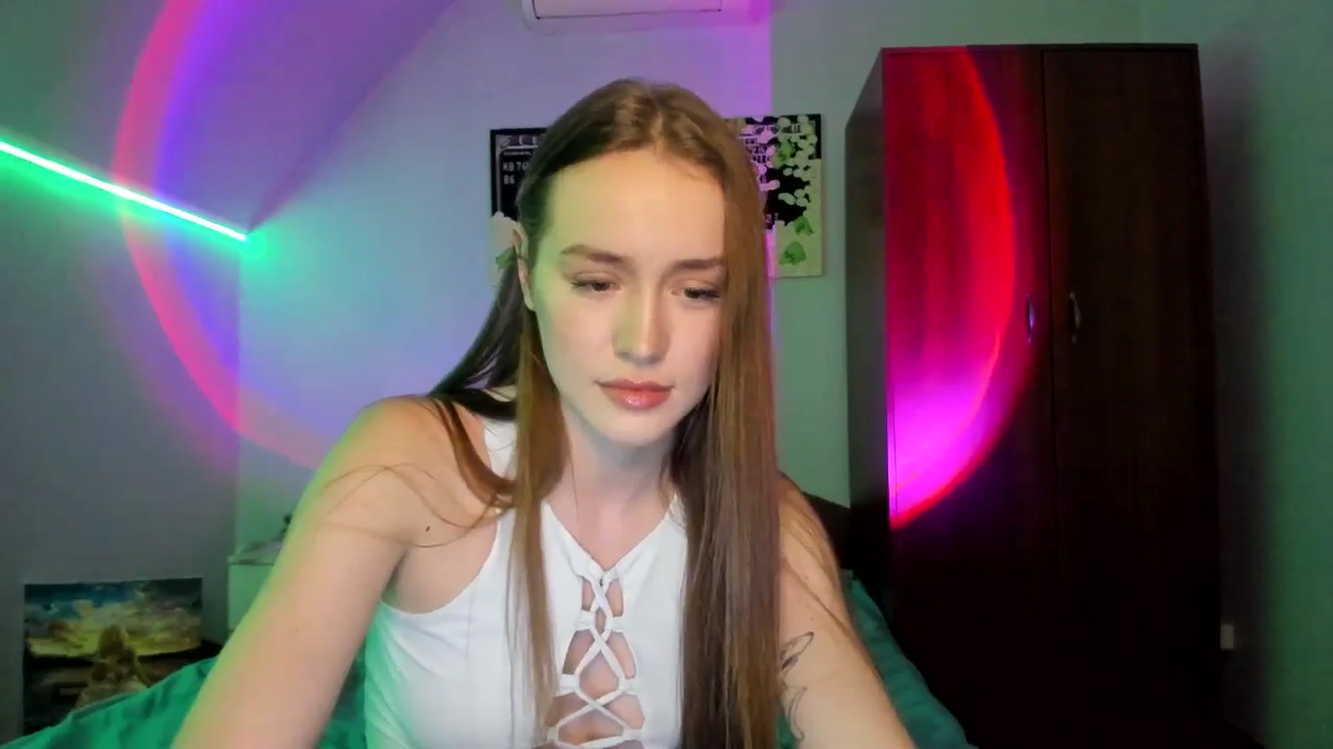 Gallery image thumbnail from IsabellRrose's myfreecams stream on, 11/18/2024, 16:31 image 19 of 20