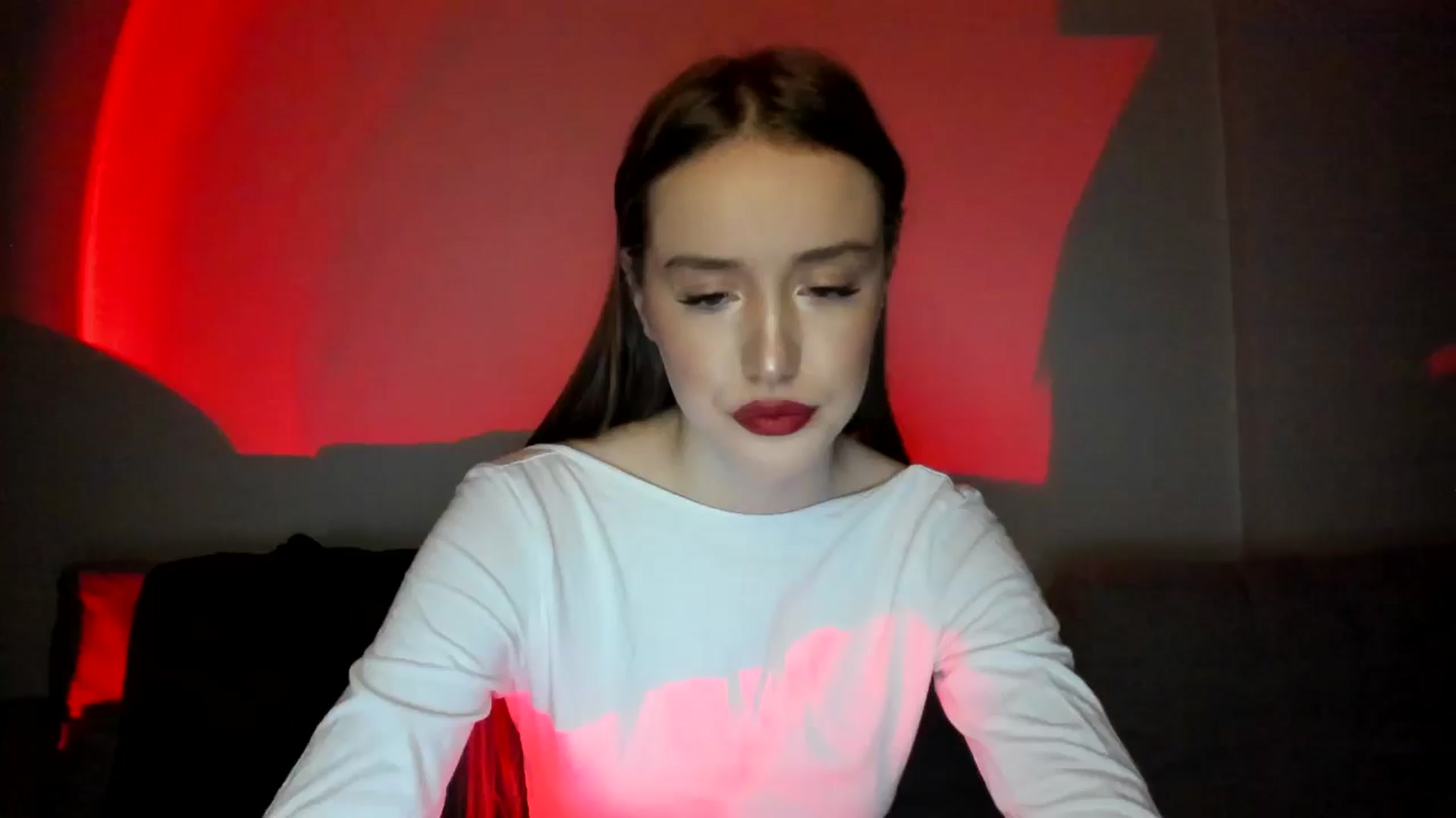Gallery image thumbnail from IsabellRrose's myfreecams stream on, 12/25/2024, 19:16 image 3 of 20