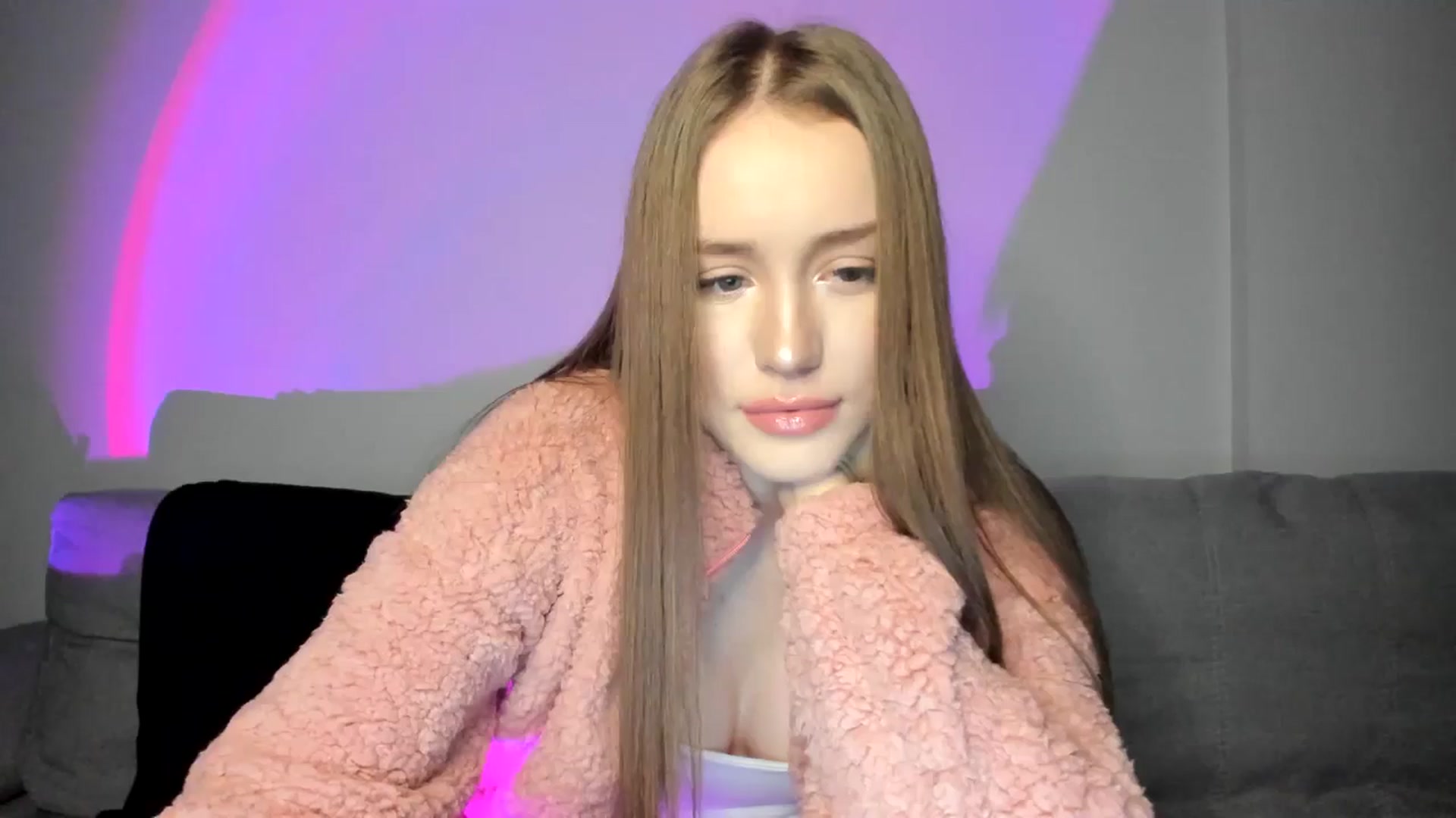 Gallery image thumbnail from IsabellRrose's myfreecams stream on, 12/27/2024, 16:49 image 14 of 20