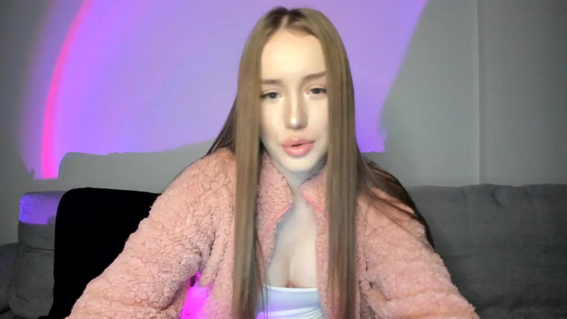 Gallery image thumbnail from IsabellRrose's myfreecams stream on, 12/27/2024, 16:49 image 19 of 20