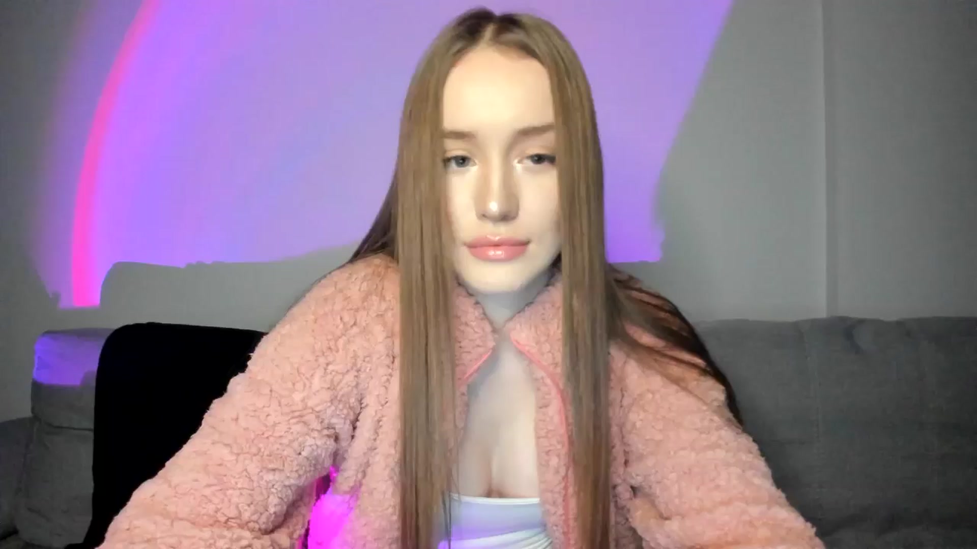 Gallery image thumbnail from IsabellRrose's myfreecams stream on, 12/27/2024, 16:49 image 18 of 20
