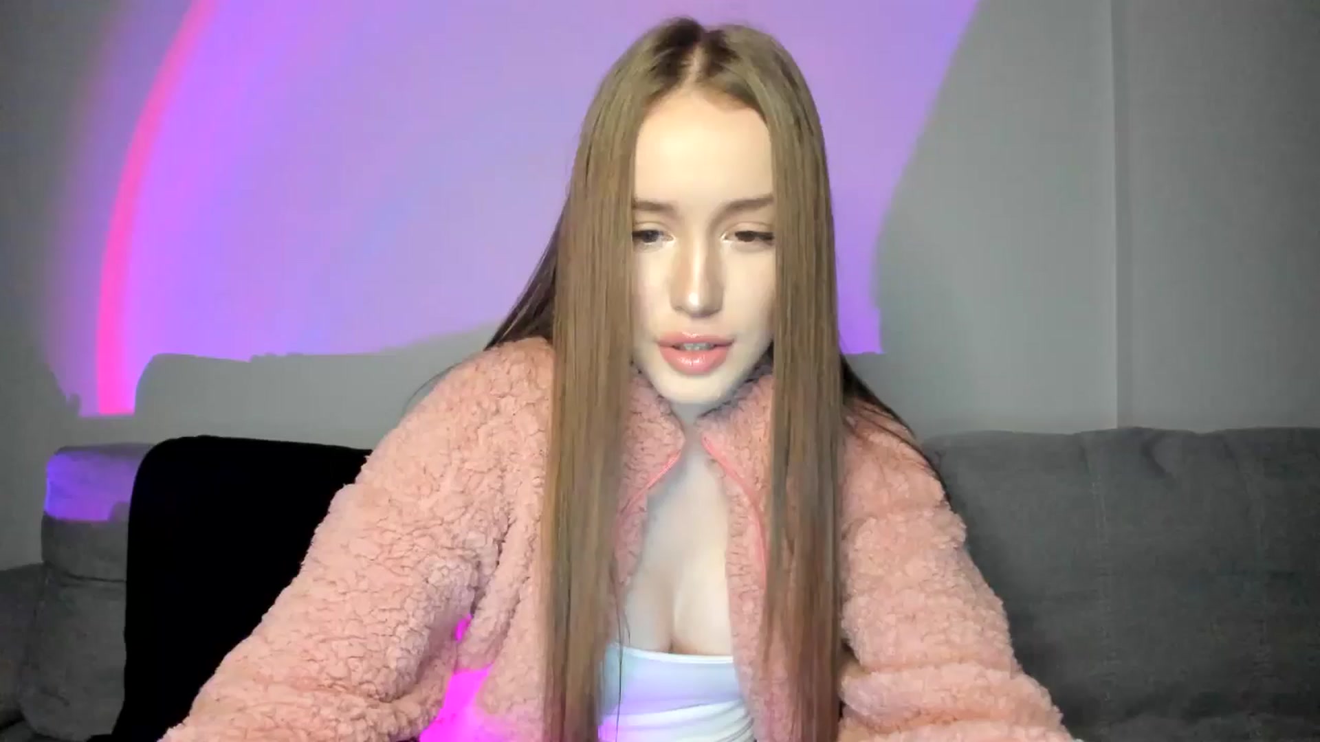 Gallery image thumbnail from IsabellRrose's myfreecams stream on, 12/27/2024, 16:49 image 5 of 20
