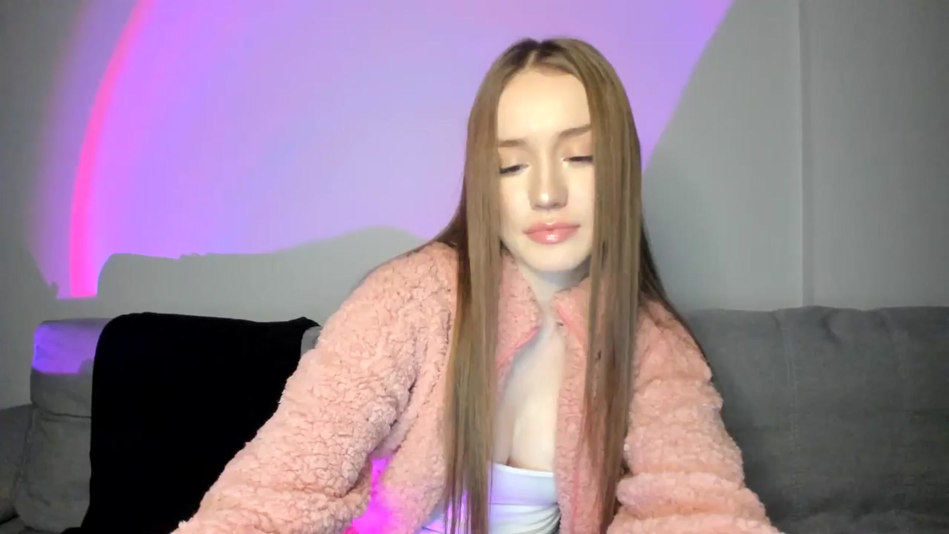 Gallery image thumbnail from IsabellRrose's myfreecams stream on, 12/27/2024, 16:49 image 3 of 20