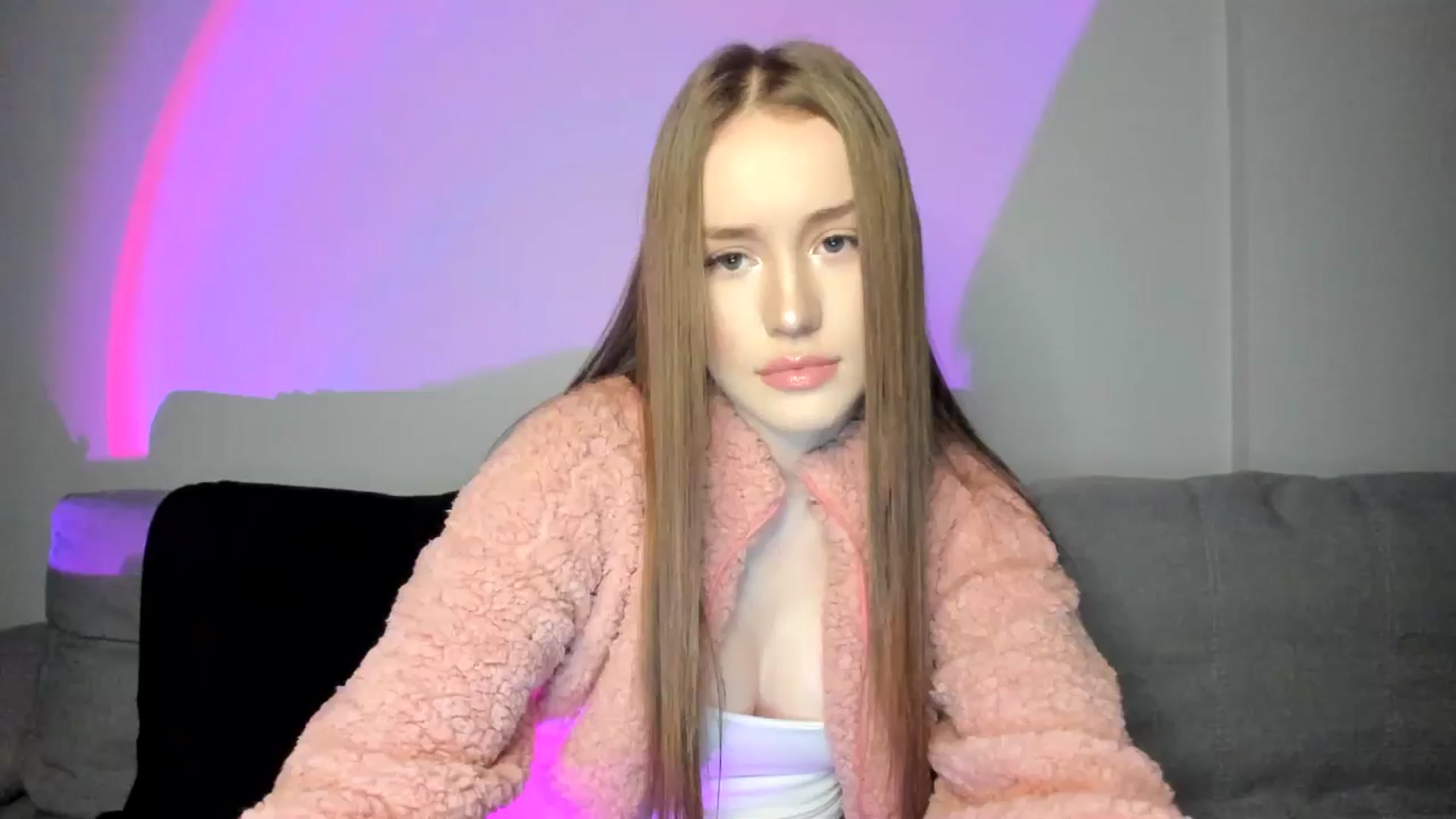 Gallery image thumbnail from IsabellRrose's myfreecams stream on, 12/27/2024, 16:49 image 4 of 20