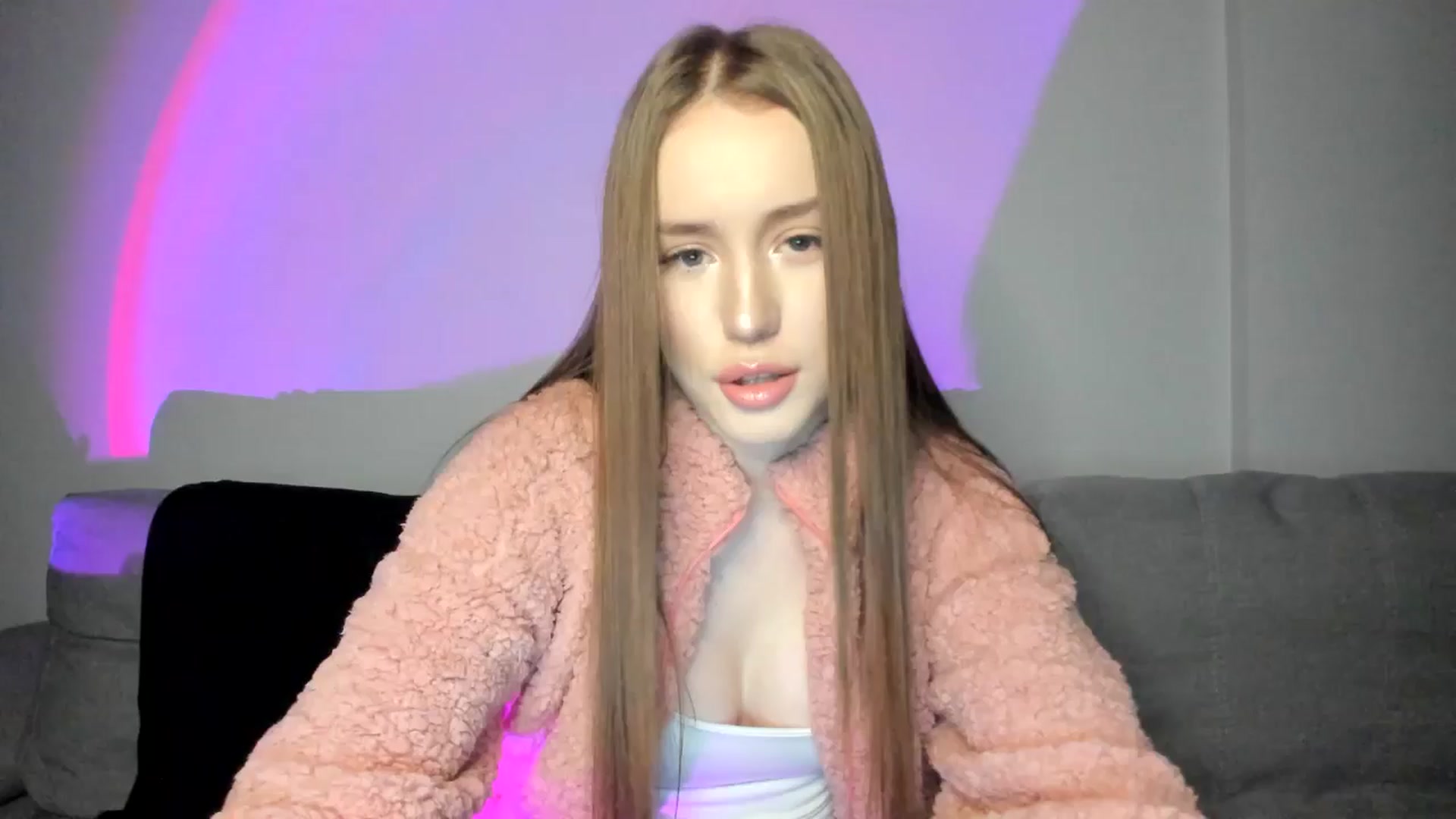 Gallery image thumbnail from IsabellRrose's myfreecams stream on, 12/27/2024, 16:49 image 2 of 20