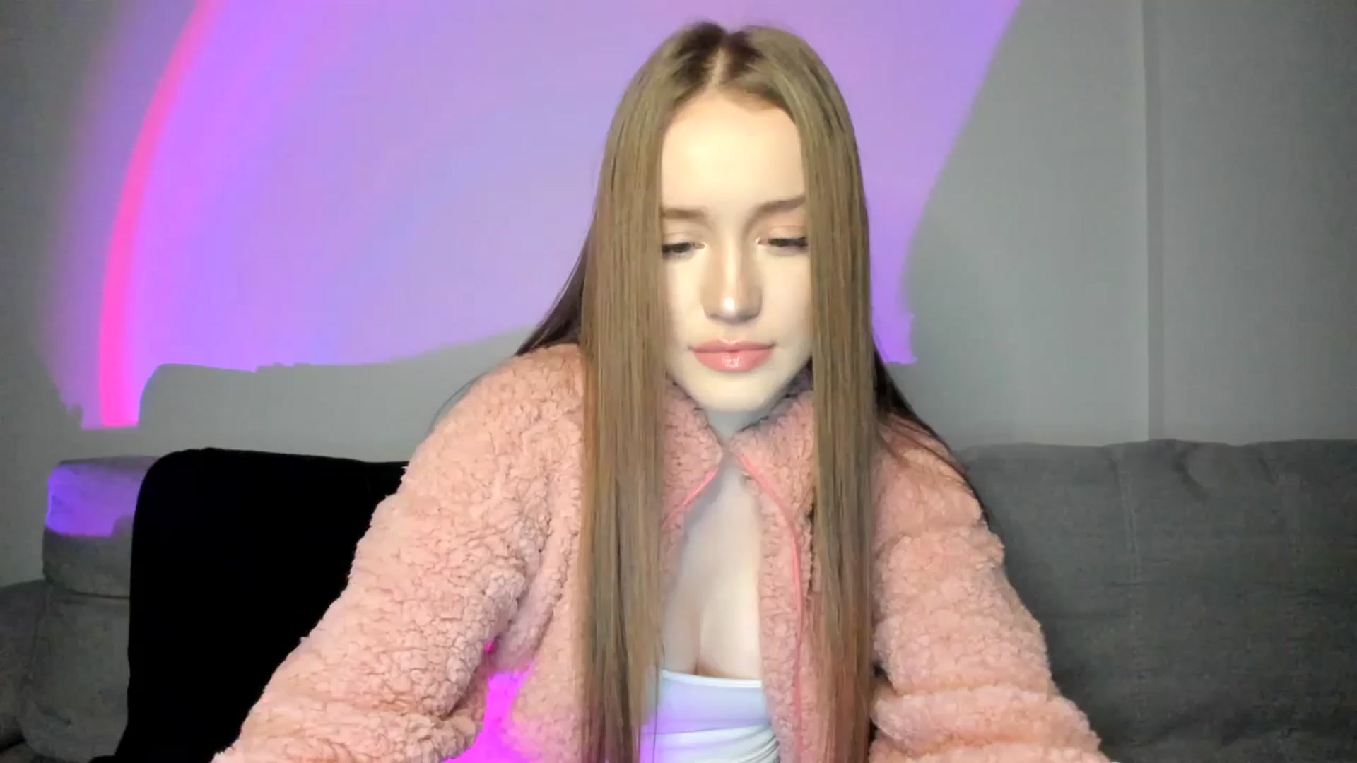Gallery image thumbnail from IsabellRrose's myfreecams stream on, 12/27/2024, 16:49 image 7 of 20