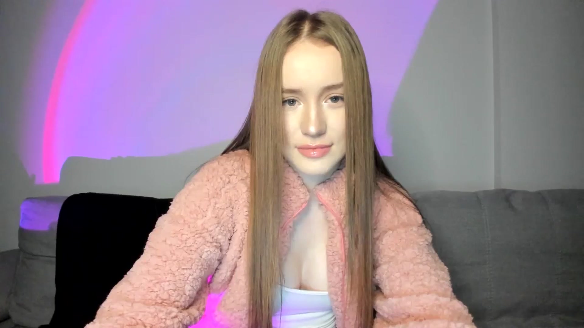 Gallery image thumbnail from IsabellRrose's myfreecams stream on, 12/27/2024, 16:49 image 6 of 20