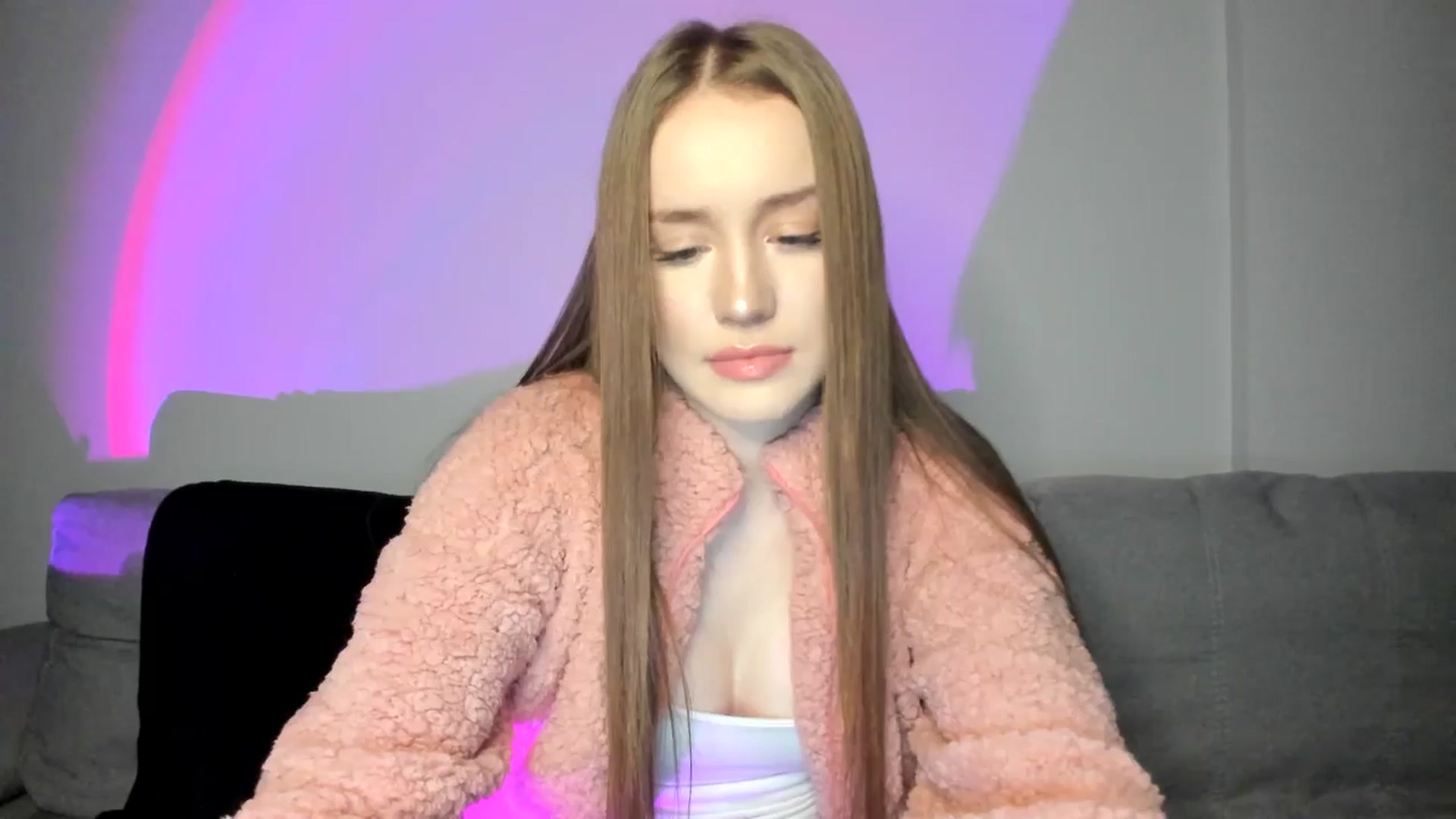 Gallery image thumbnail from IsabellRrose's myfreecams stream on, 12/27/2024, 16:49 image 12 of 20