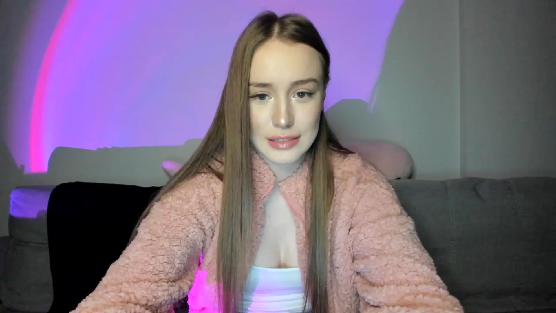 Gallery image thumbnail from IsabellRrose's myfreecams stream on, 12/27/2024, 18:29 image 14 of 20