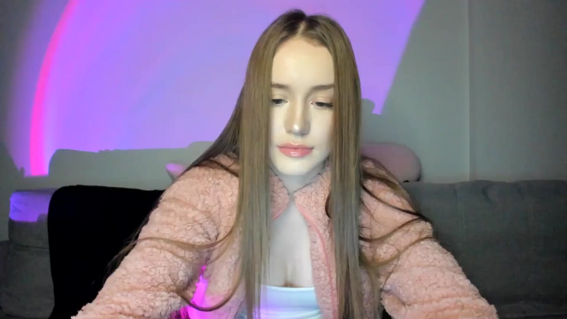 Gallery image thumbnail from IsabellRrose's myfreecams stream on, 12/27/2024, 18:29 image 8 of 20