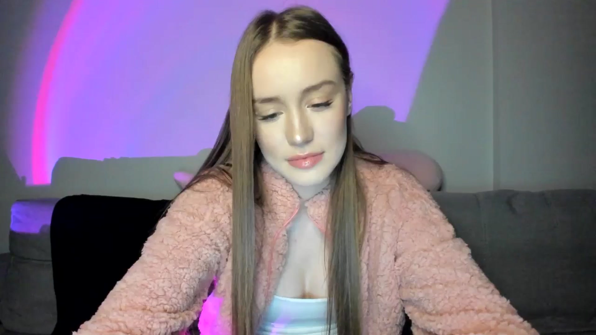 Gallery image thumbnail from IsabellRrose's myfreecams stream on, 12/27/2024, 18:29 image 12 of 20