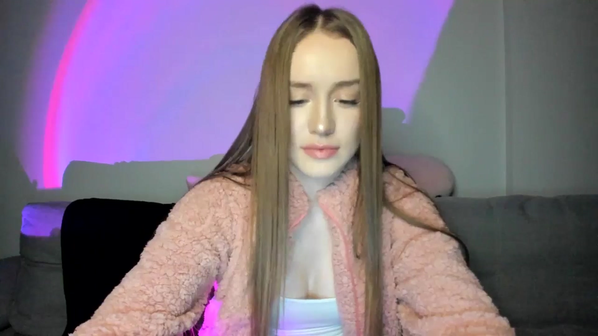 Gallery image thumbnail from IsabellRrose's myfreecams stream on, 12/27/2024, 18:29 image 2 of 20