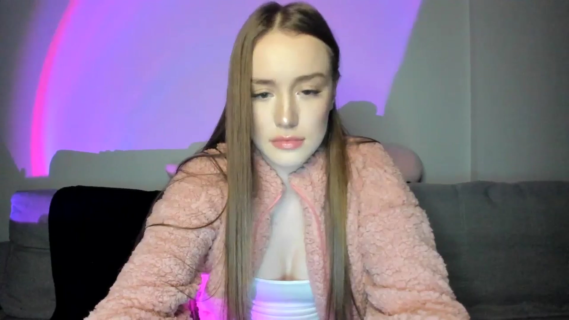 Gallery image thumbnail from IsabellRrose's myfreecams stream on, 12/27/2024, 18:29 image 18 of 20