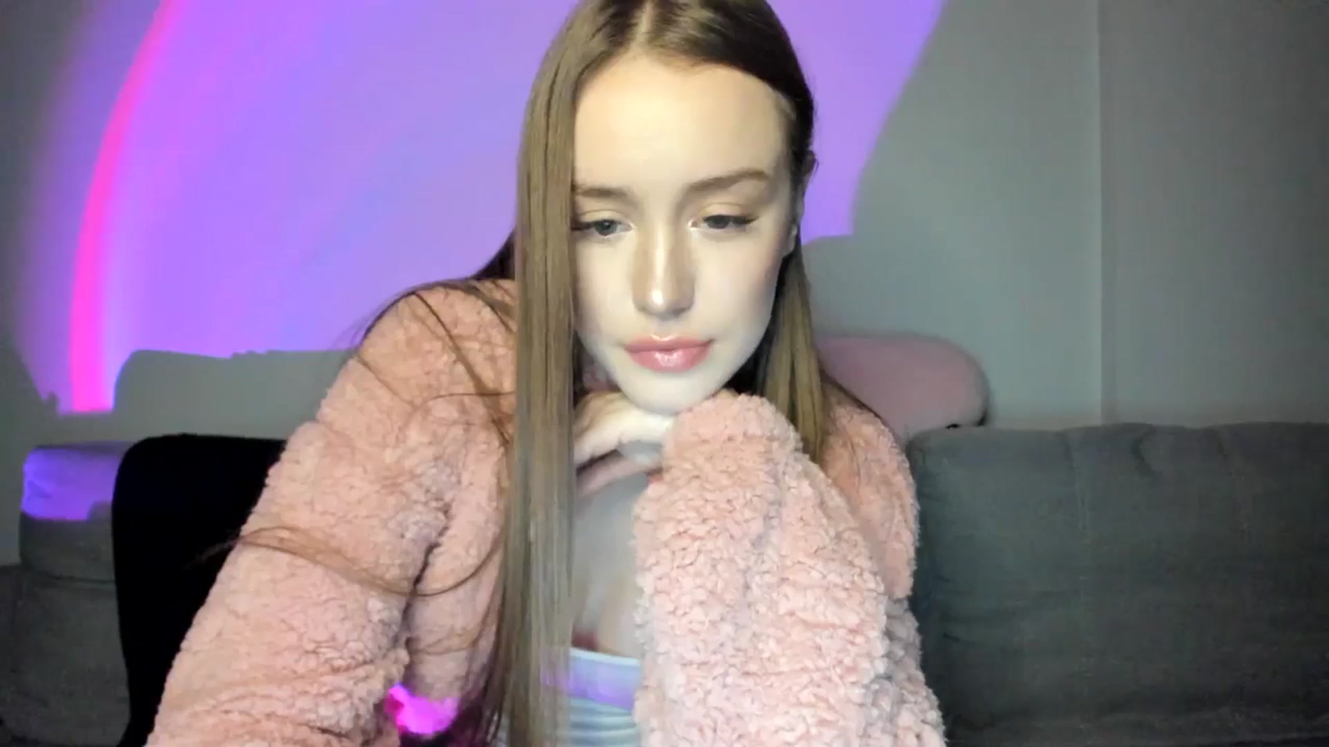 Gallery image thumbnail from IsabellRrose's myfreecams stream on, 12/27/2024, 18:29 image 19 of 20