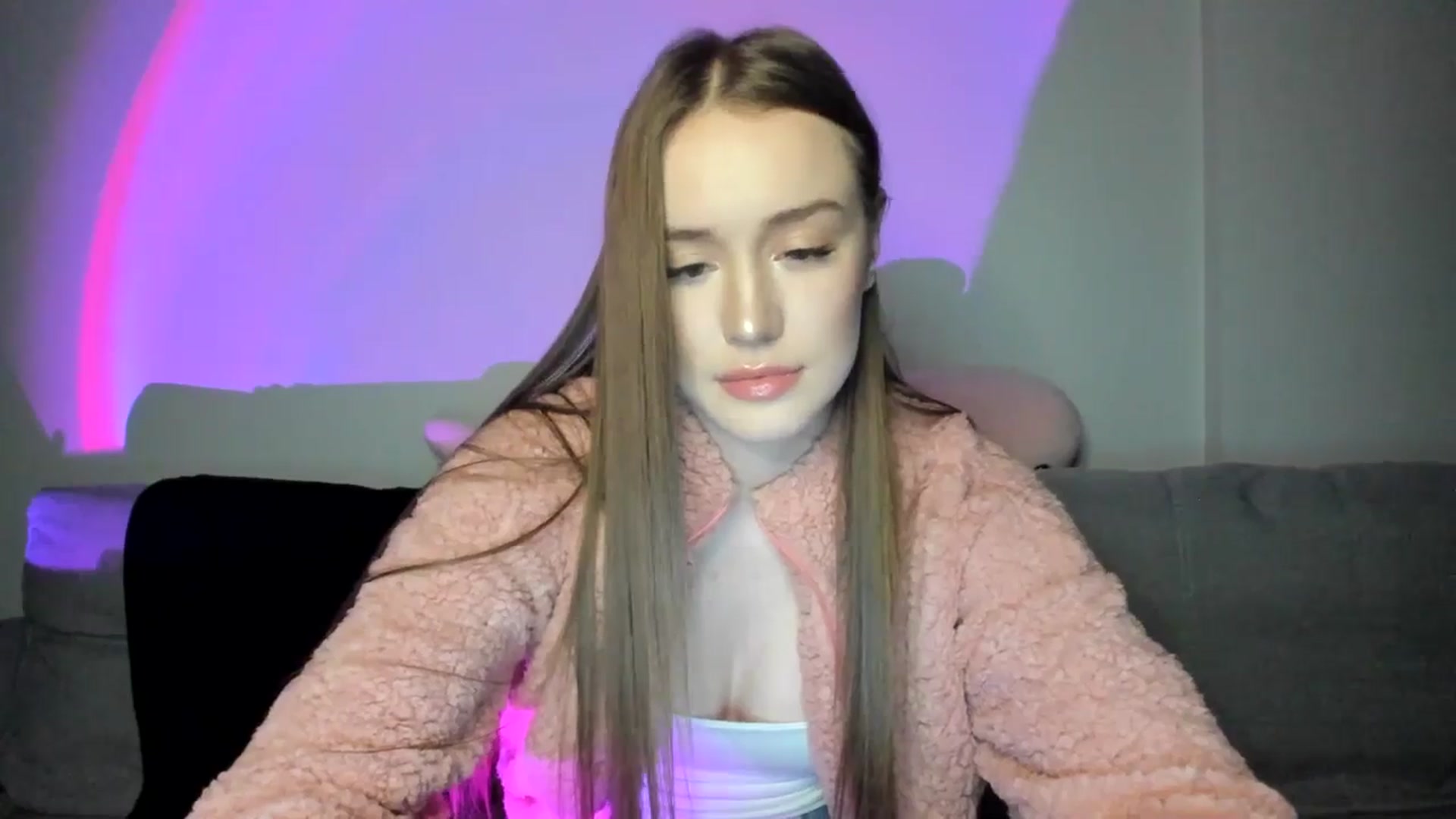 Gallery image thumbnail from IsabellRrose's myfreecams stream on, 12/27/2024, 18:29 image 17 of 20