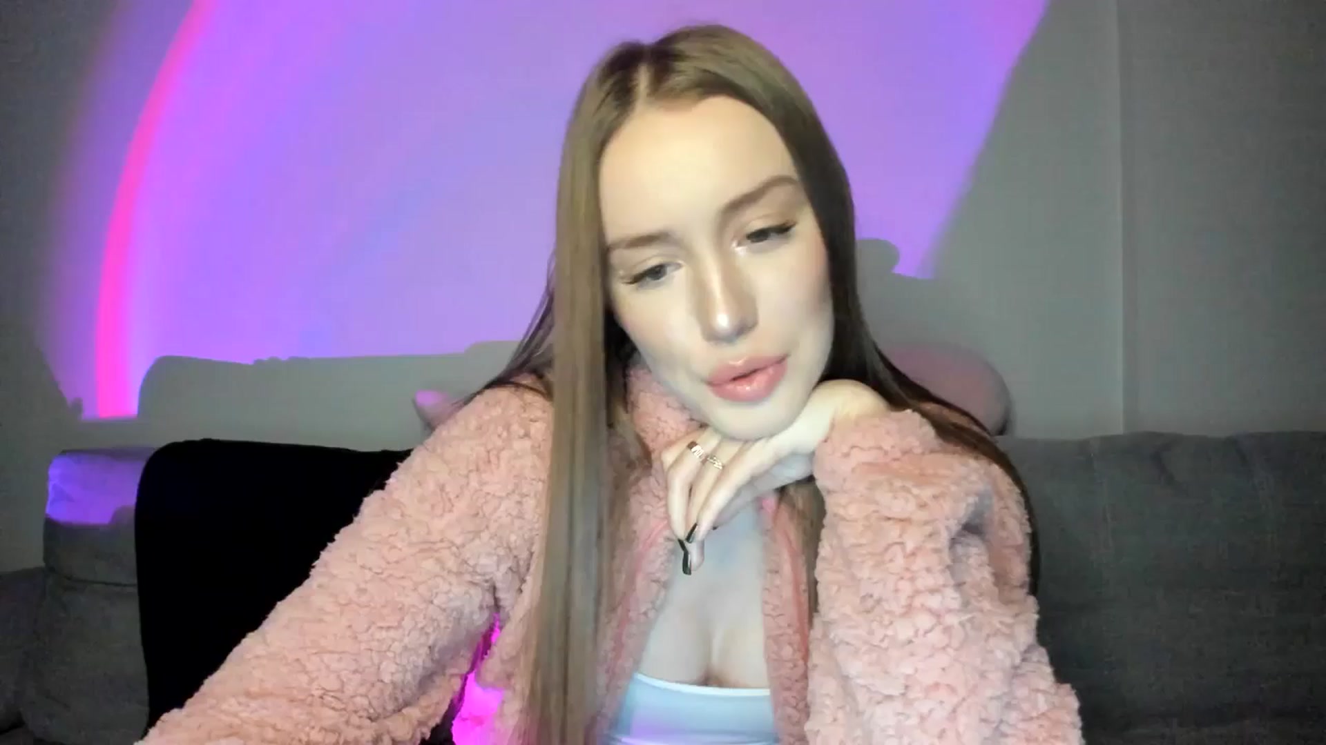 Gallery image thumbnail from IsabellRrose's myfreecams stream on, 12/27/2024, 18:29 image 1 of 20