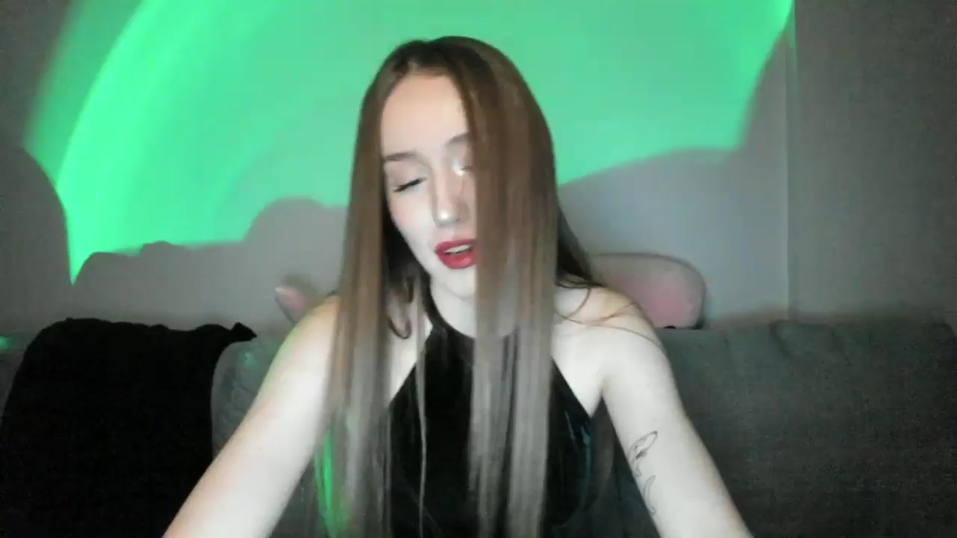 Gallery image thumbnail from IsabellRrose's myfreecams stream on, 12/30/2024, 17:06 image 7 of 20