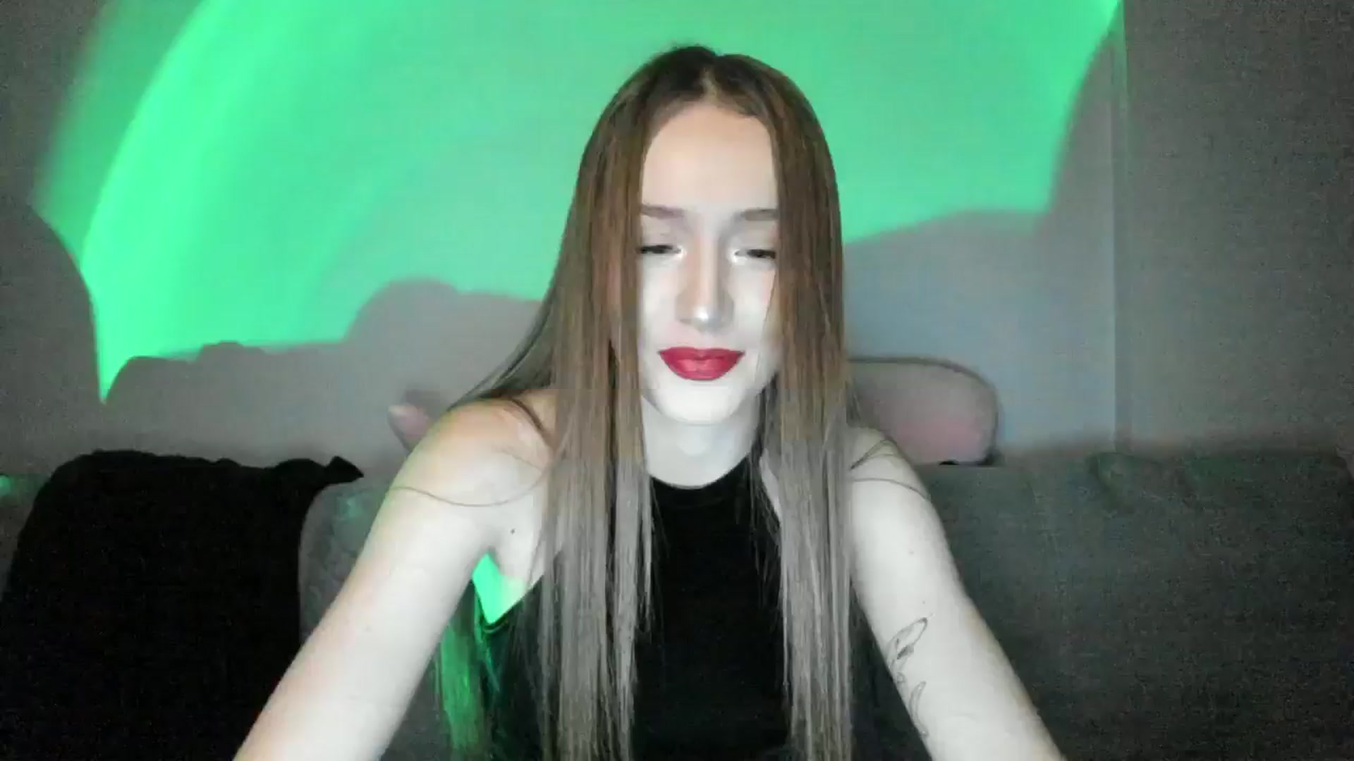 Gallery image thumbnail from IsabellRrose's myfreecams stream on, 12/30/2024, 17:06 image 6 of 20