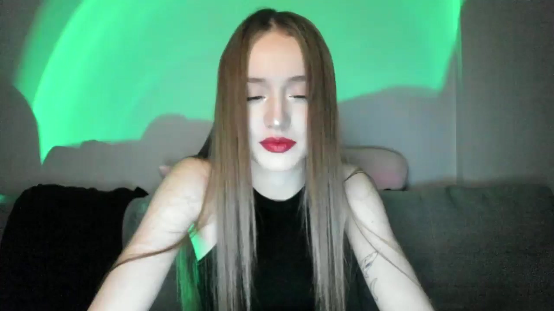 Gallery image thumbnail from IsabellRrose's myfreecams stream on, 12/30/2024, 17:06 image 1 of 20