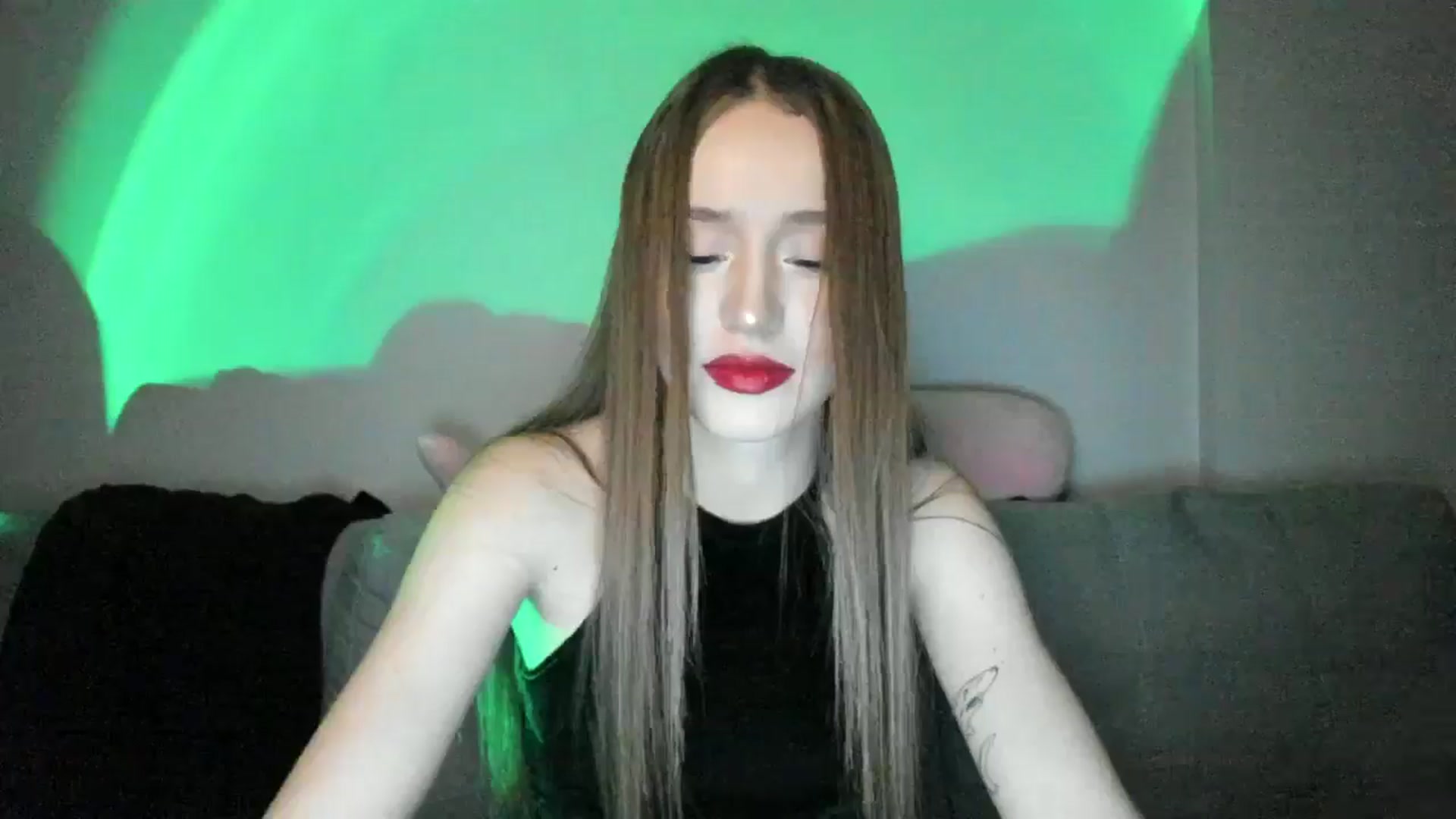 Gallery image thumbnail from IsabellRrose's myfreecams stream on, 12/30/2024, 17:06 image 8 of 20