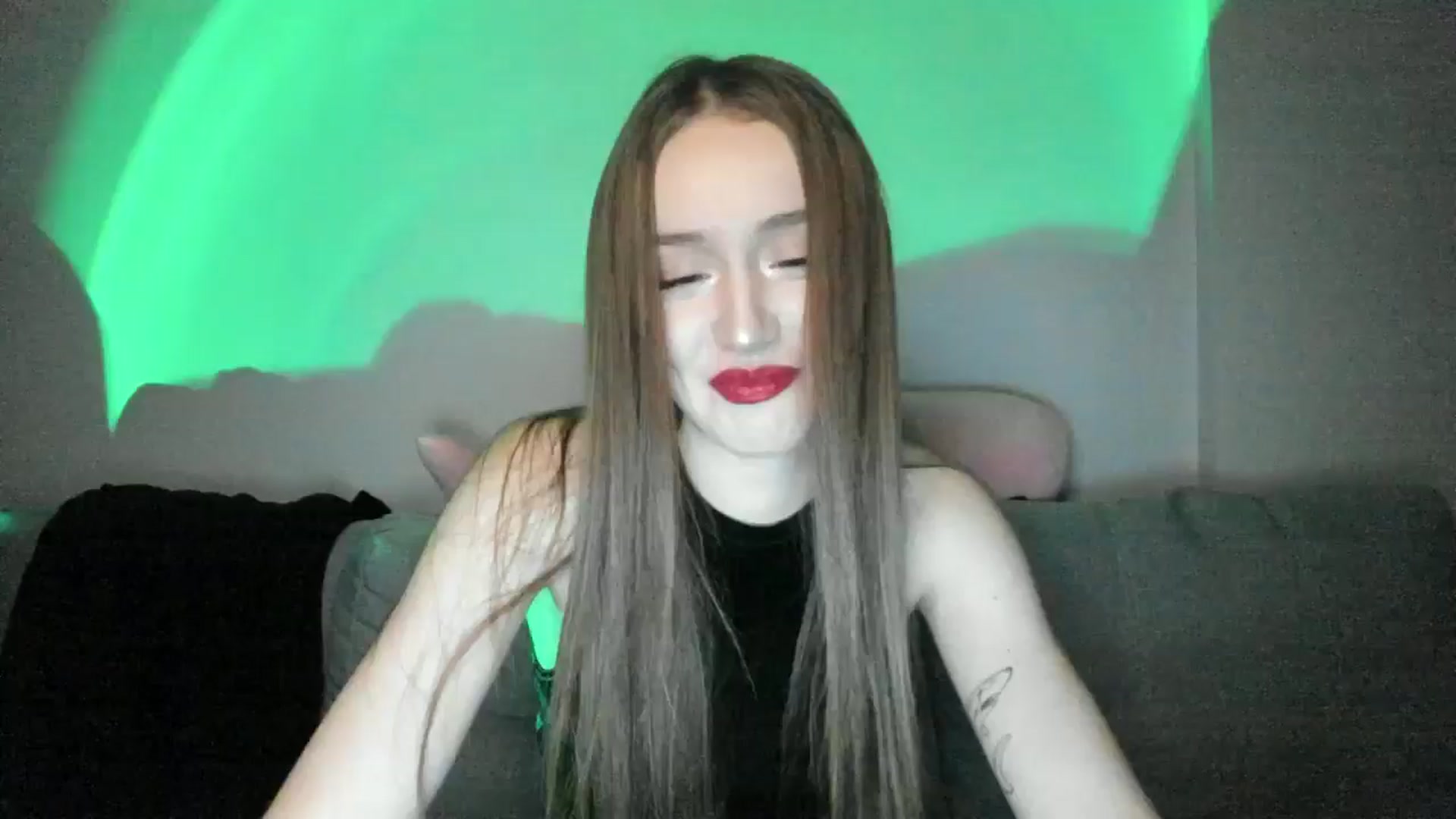 Gallery image thumbnail from IsabellRrose's myfreecams stream on, 12/30/2024, 17:06 image 16 of 20