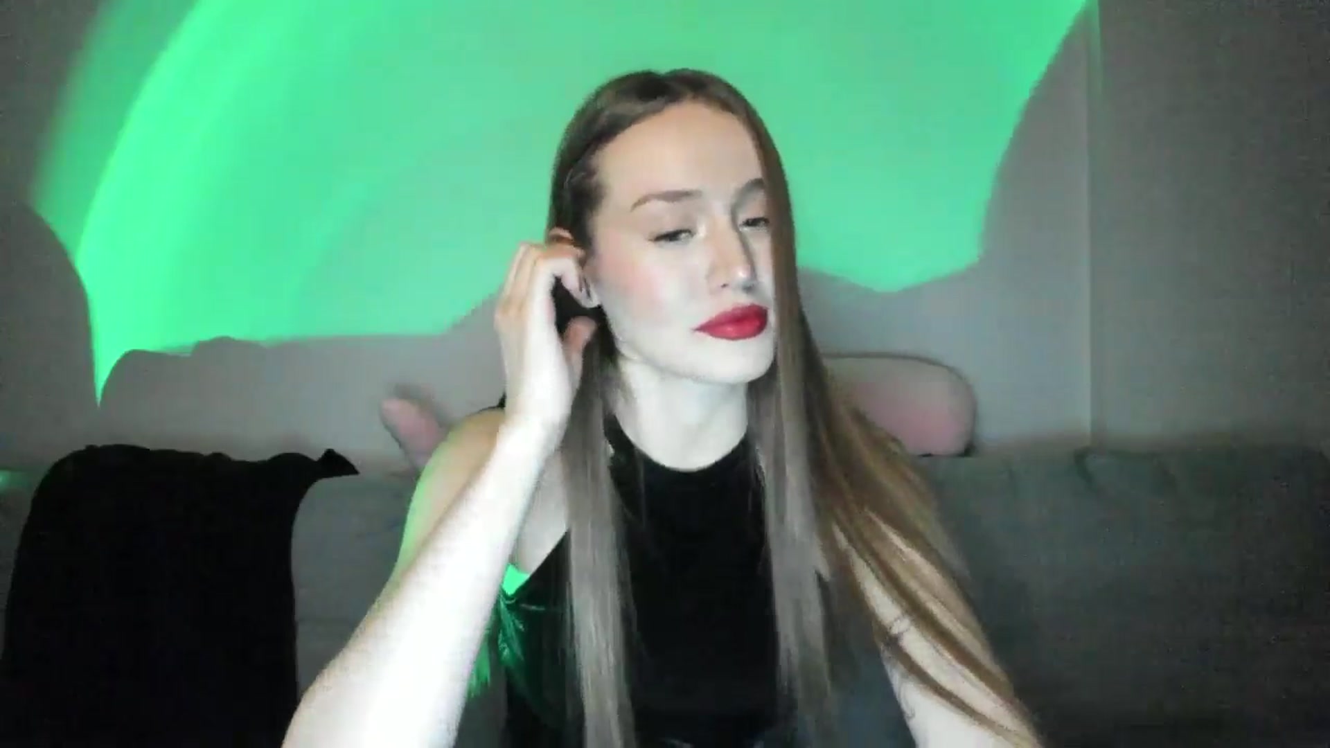Gallery image thumbnail from IsabellRrose's myfreecams stream on, 12/30/2024, 17:52 image 15 of 20