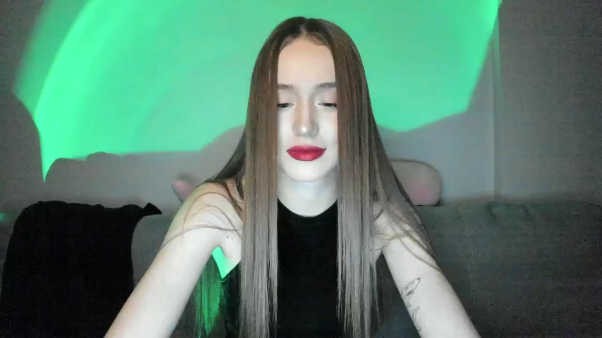 Gallery image thumbnail from IsabellRrose's myfreecams stream on, 12/30/2024, 18:31 image 4 of 20