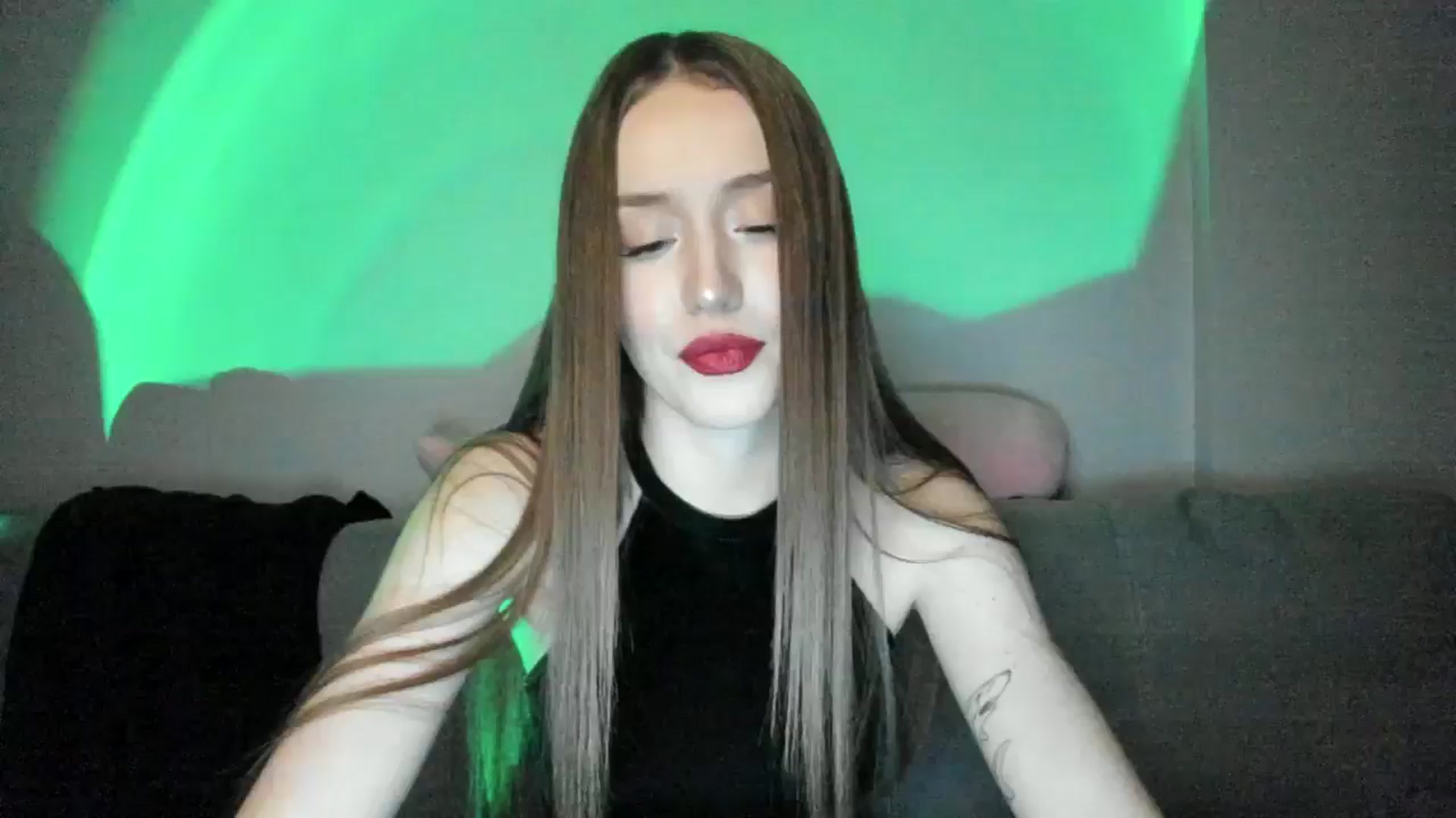 Gallery image thumbnail from IsabellRrose's myfreecams stream on, 12/30/2024, 18:31 image 3 of 20
