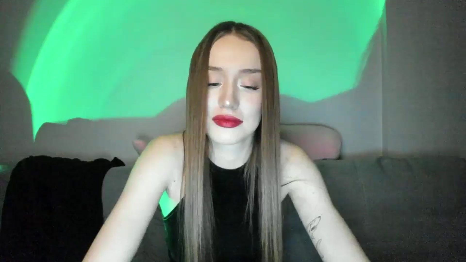 Gallery image thumbnail from IsabellRrose's myfreecams stream on, 12/30/2024, 18:47 image 4 of 20
