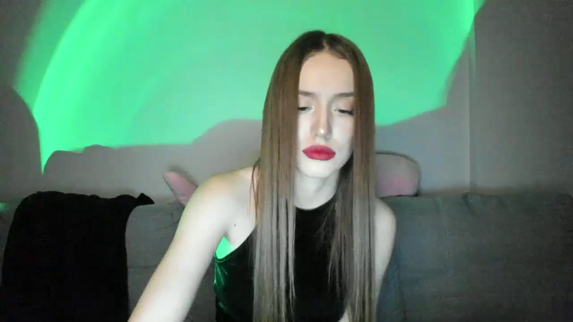 Gallery image thumbnail from IsabellRrose's myfreecams stream on, 12/30/2024, 18:47 image 17 of 20