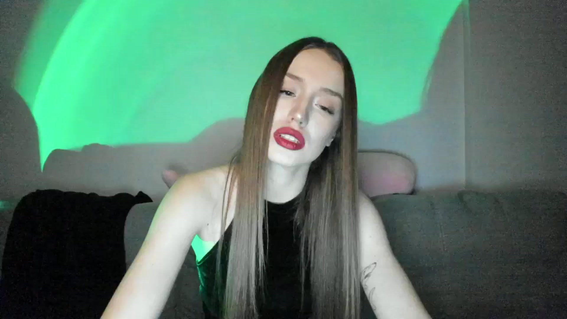 Gallery image thumbnail from IsabellRrose's myfreecams stream on, 12/30/2024, 18:47 image 7 of 20
