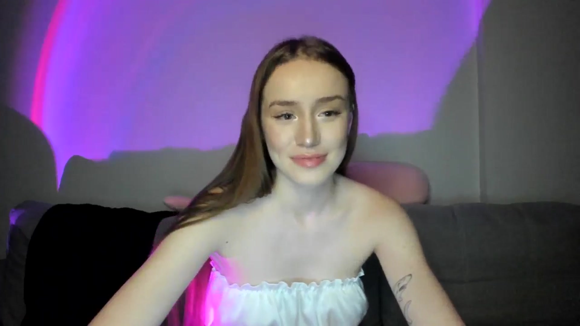 Gallery image thumbnail from IsabellRrose's myfreecams stream on, 01/03/2025, 17:40 image 10 of 20
