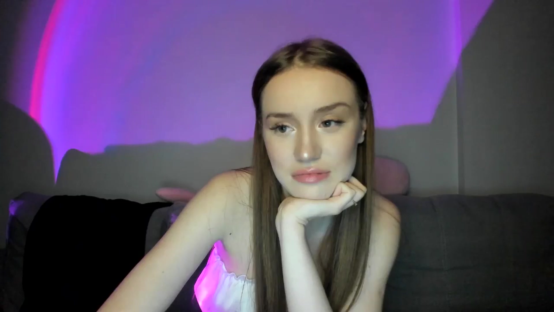 Gallery image thumbnail from IsabellRrose's myfreecams stream on, 01/03/2025, 17:40 image 4 of 20