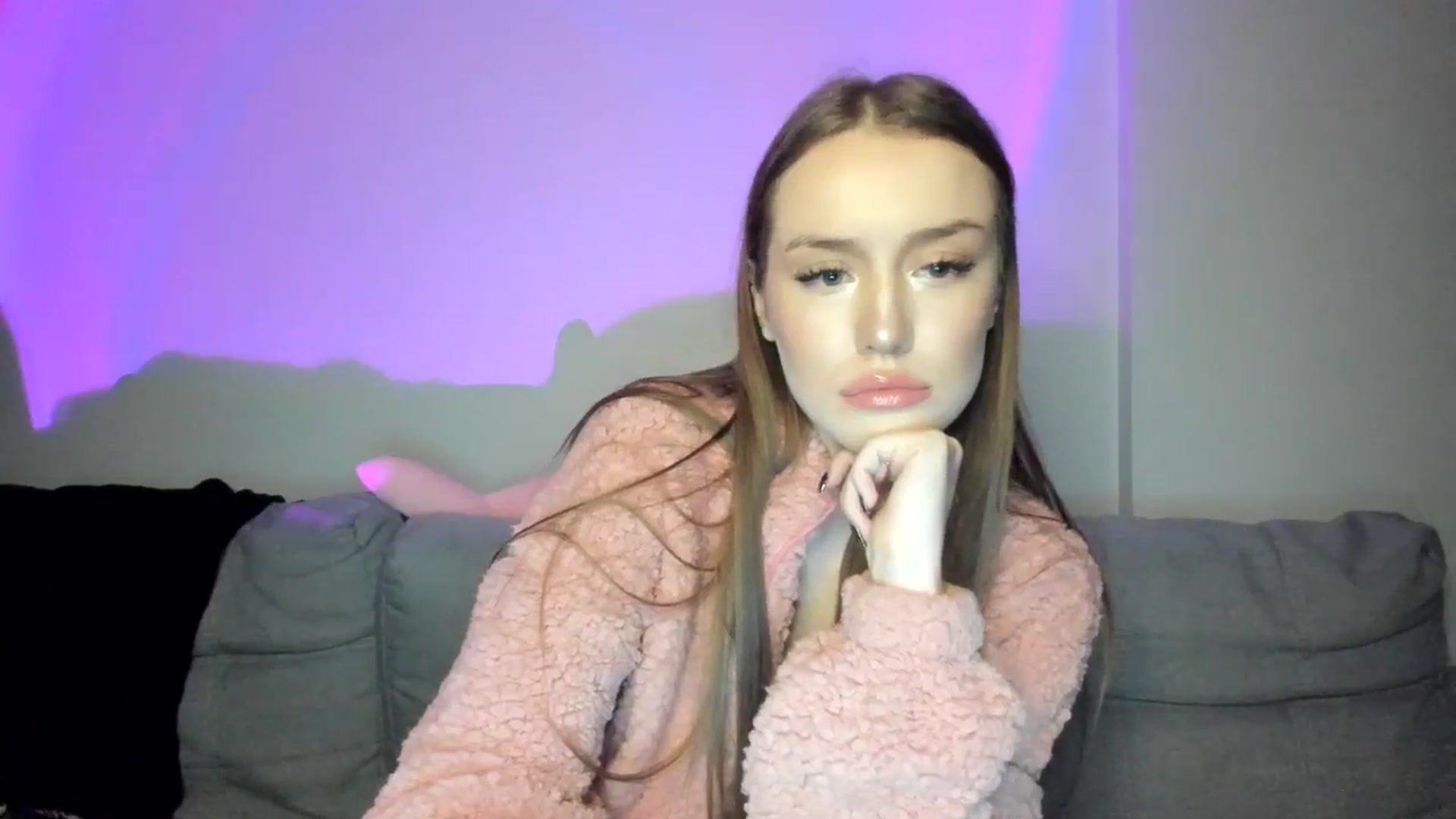 Gallery image thumbnail from IsabellRrose's myfreecams stream on, 01/09/2025, 18:33 image 14 of 20